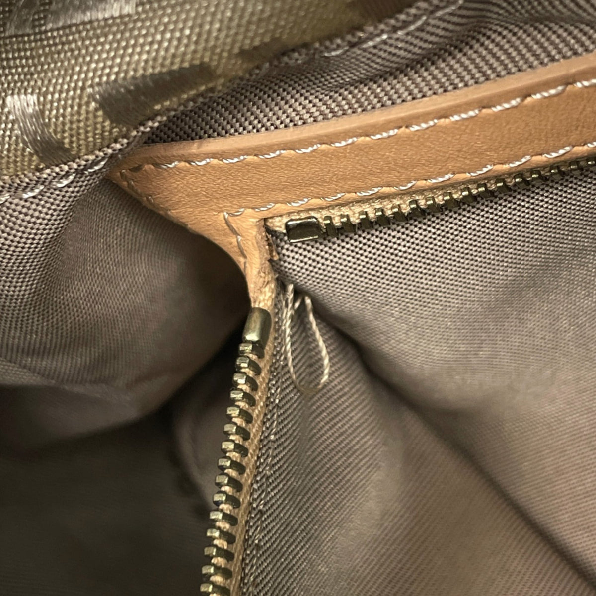 Fendi Beige Canvas Leather Handbag (Pre-Owned)