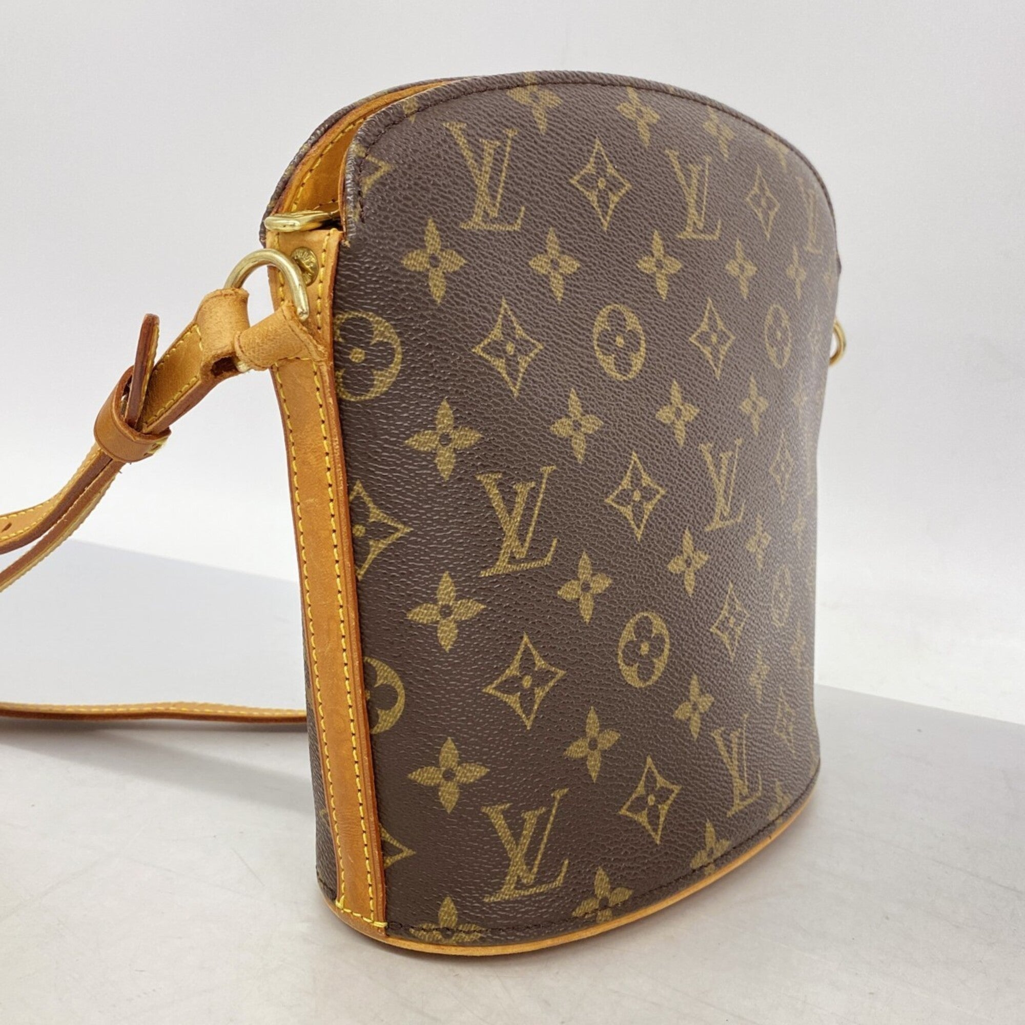 Louis Vuitton Brown Shoulder Bag (Pre-Owned)