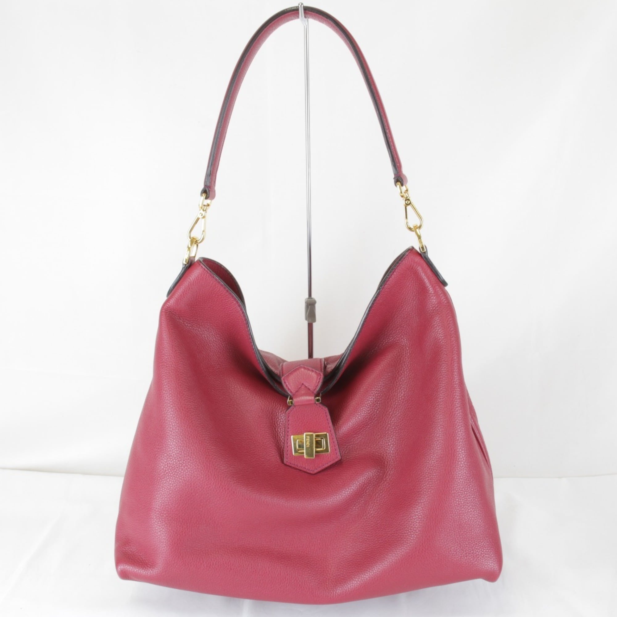Fendi Pink Leather Shoulder Bag (Pre-Owned)