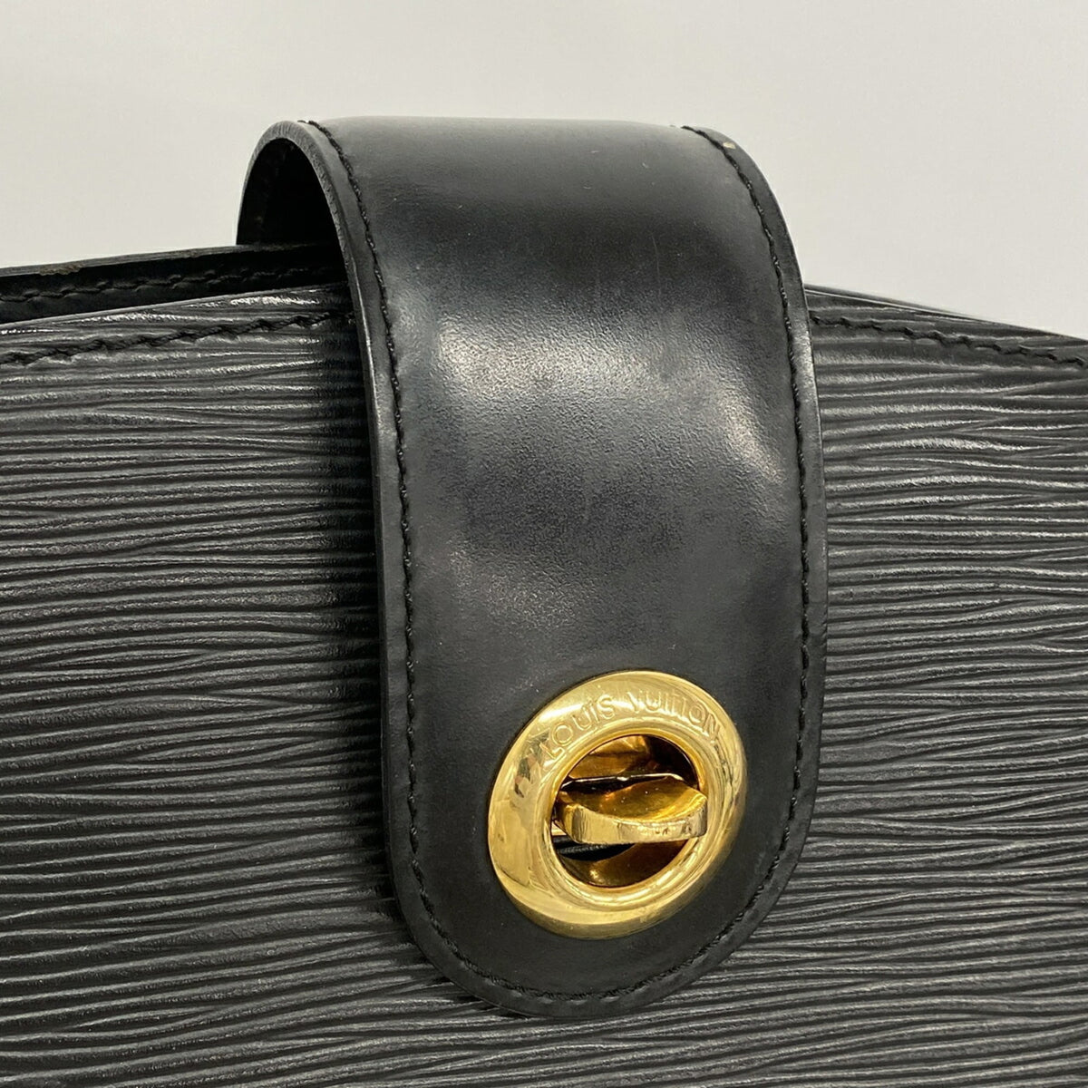 Louis Vuitton Noir Shoulder Bag (Pre-Owned)