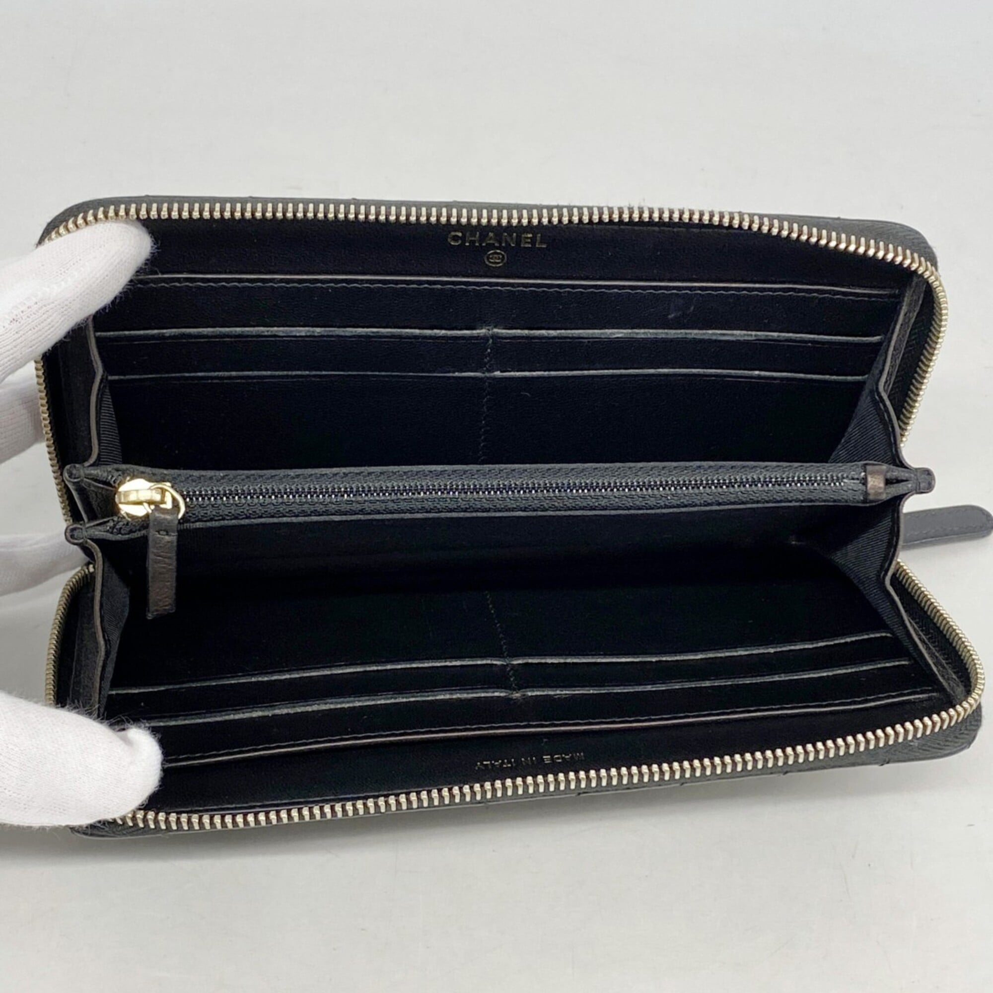 Chanel Black Leather Long Wallet (Bi-Fold) (Pre-Owned)