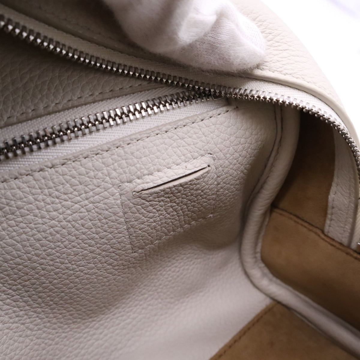 Loewe Amazona White Leather Handbag Shoulder Bag (Pre-Owned)