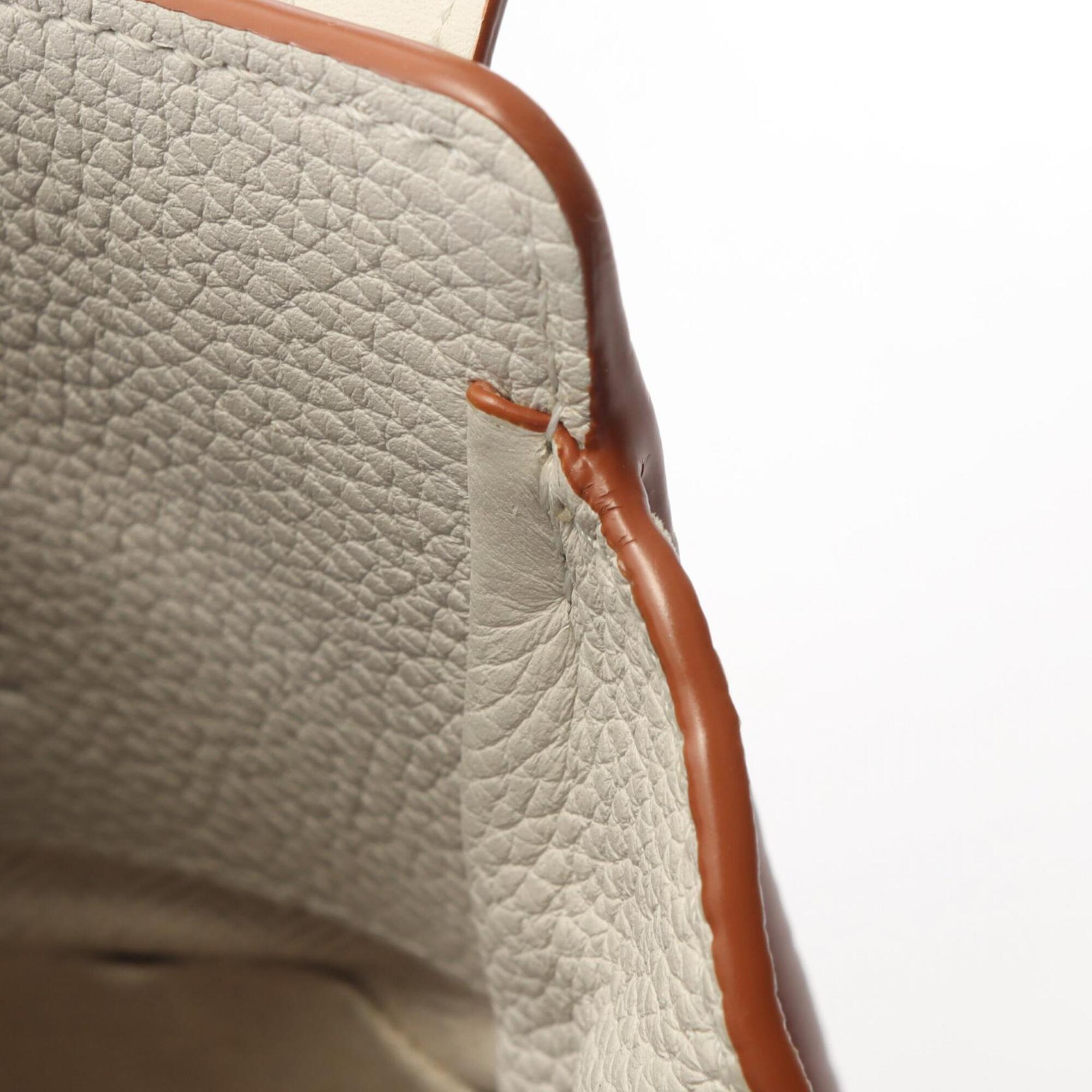 Loewe White Leather Handbag (Pre-Owned)