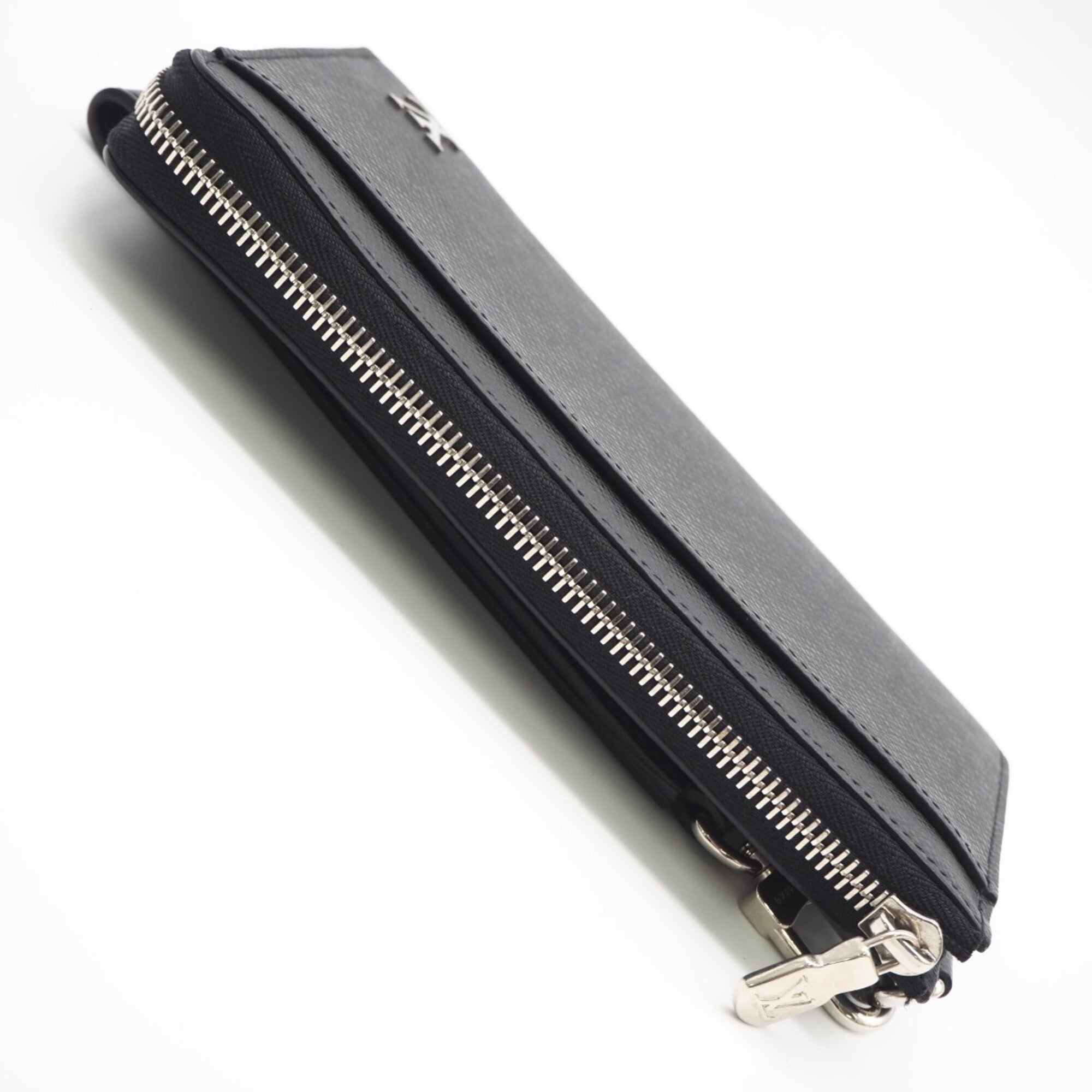 Louis Vuitton Taiga Black Noir Leather Long Wallet (Bi-Fold) (Pre-Owned)