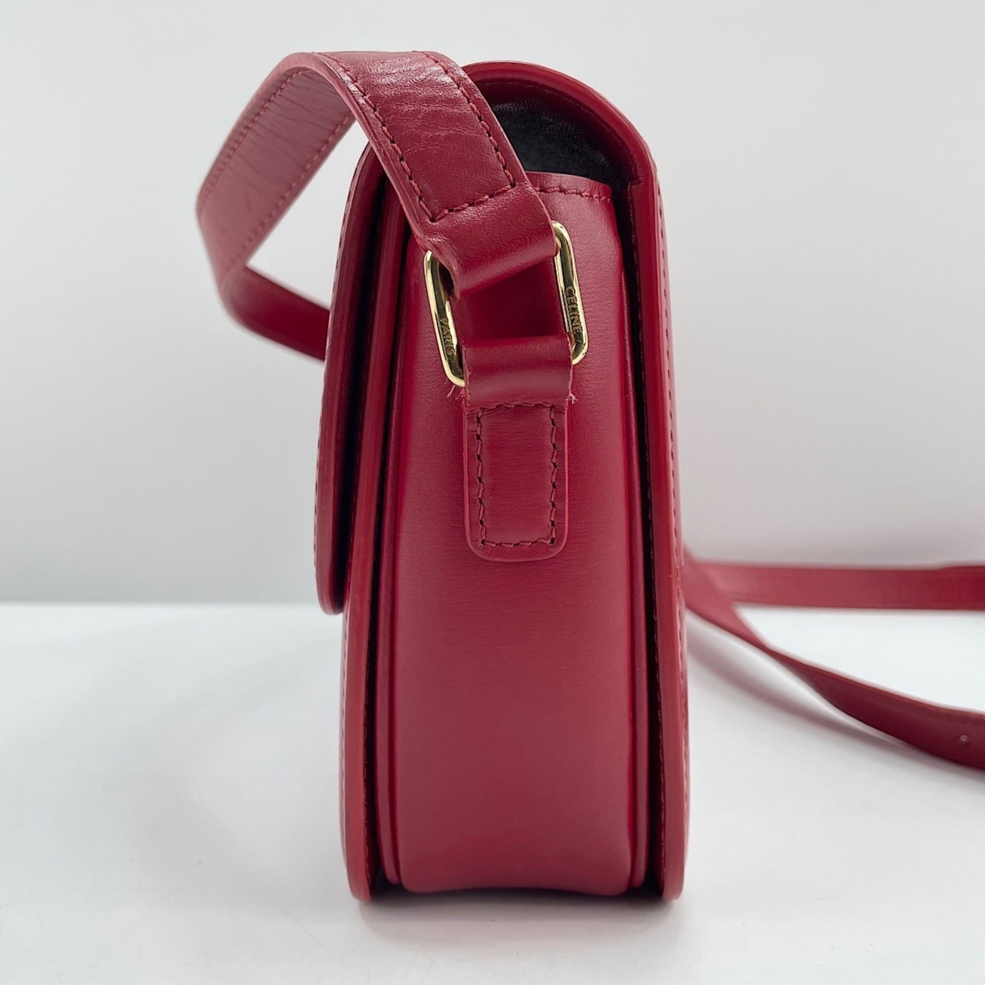 Celine Red Color Shoulder Bag (Pre-Owned)