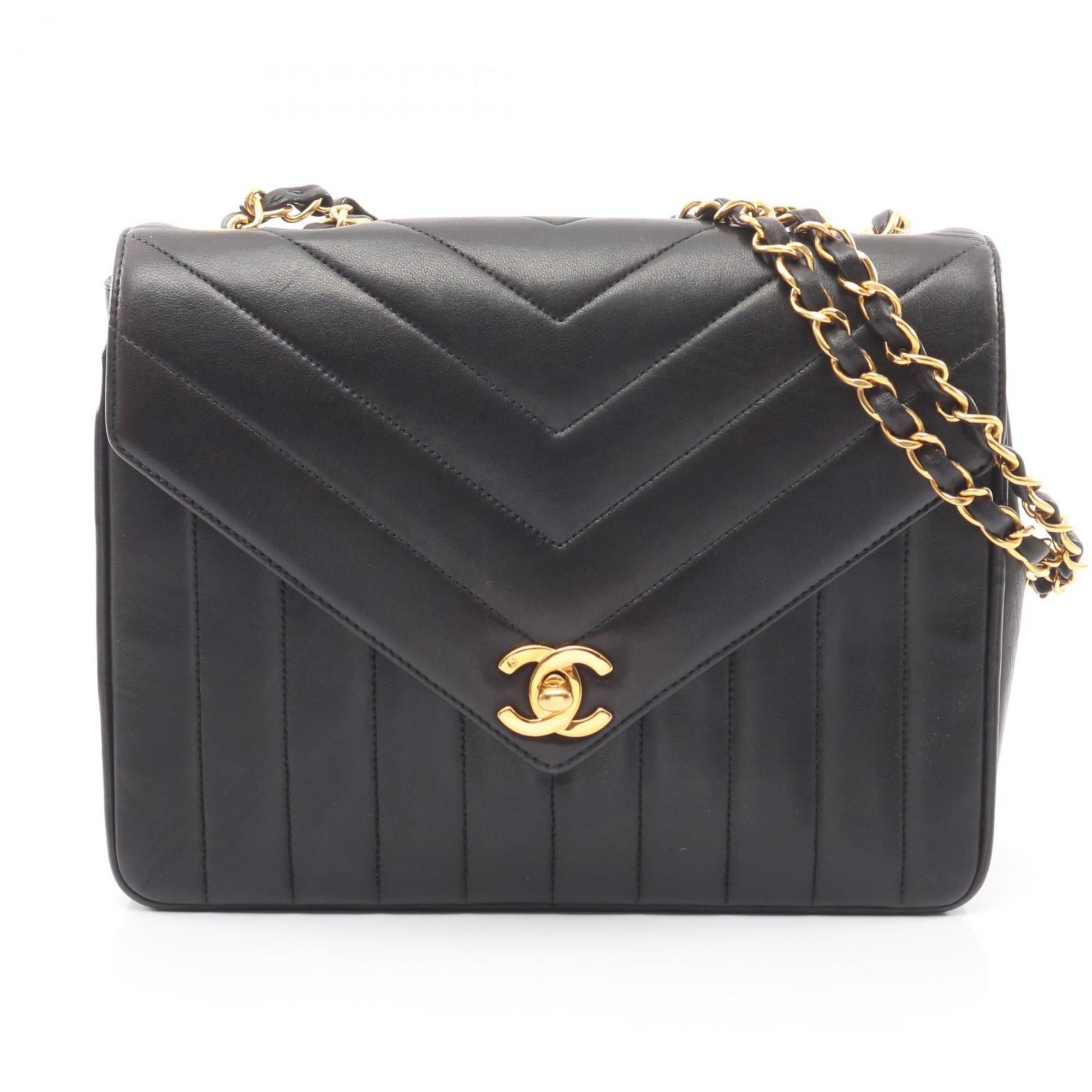 Chanel Black Leather Shoulder Bag (Pre-Owned)