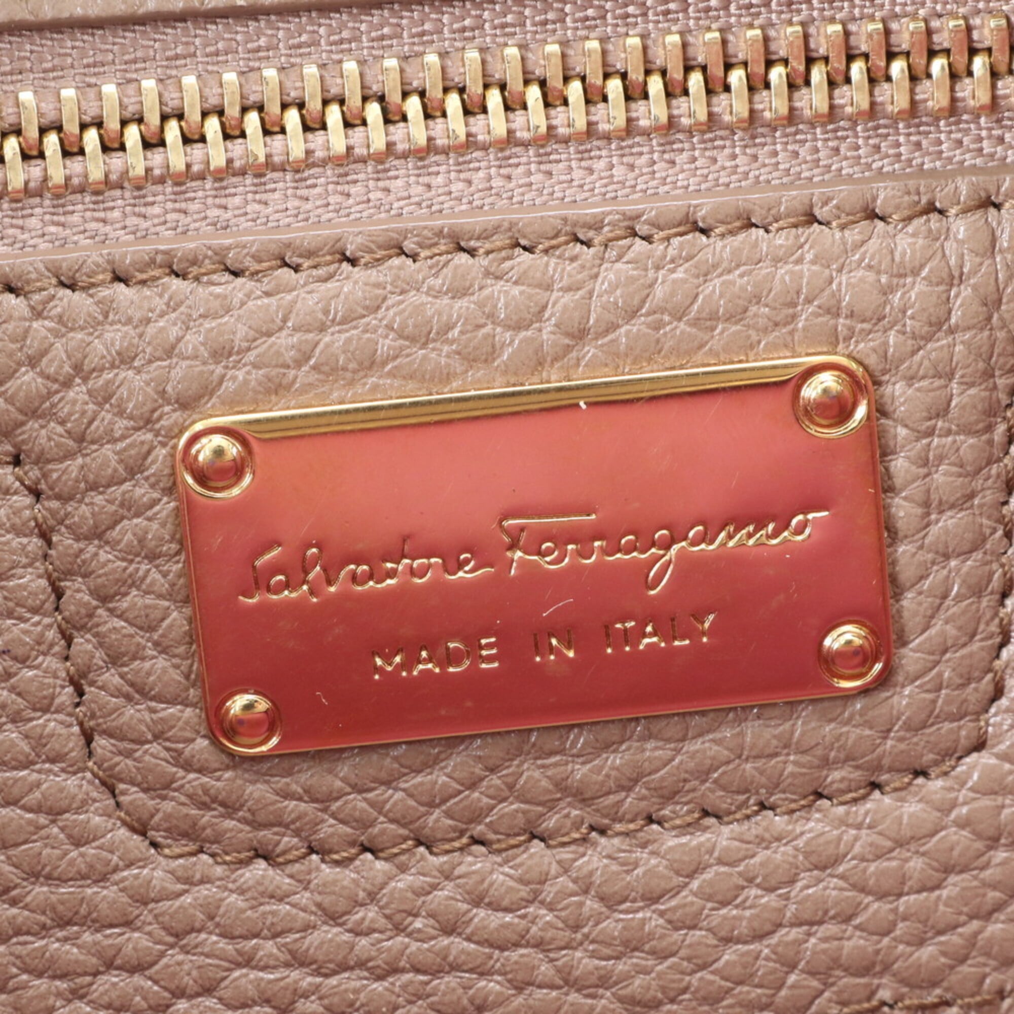 Salvatore Ferragamo Gancini Beige Leather Shoulder Bag Tote Bag (Pre-Owned)