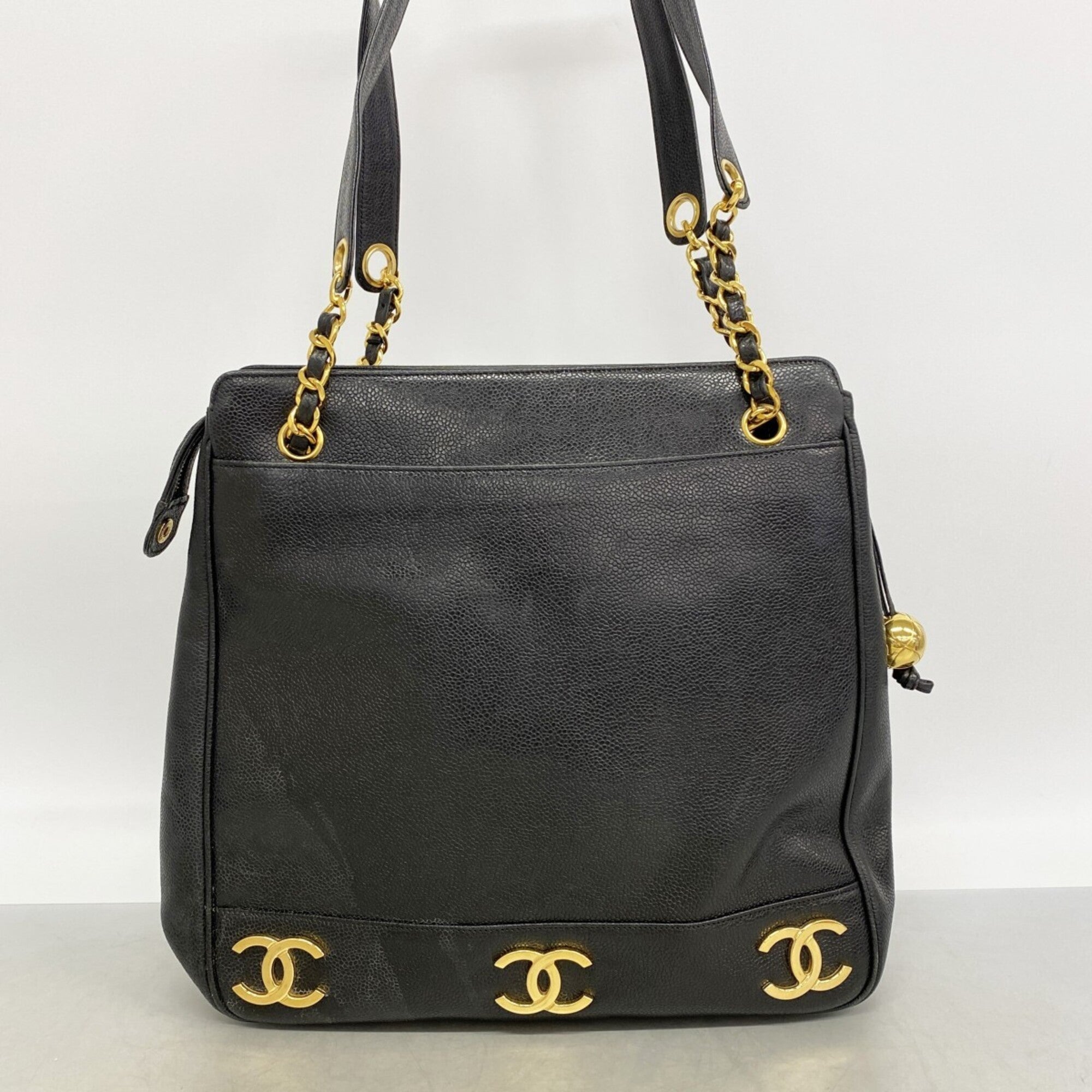 Chanel Black Grained Calfskin Shoulder Bag (Pre-Owned)