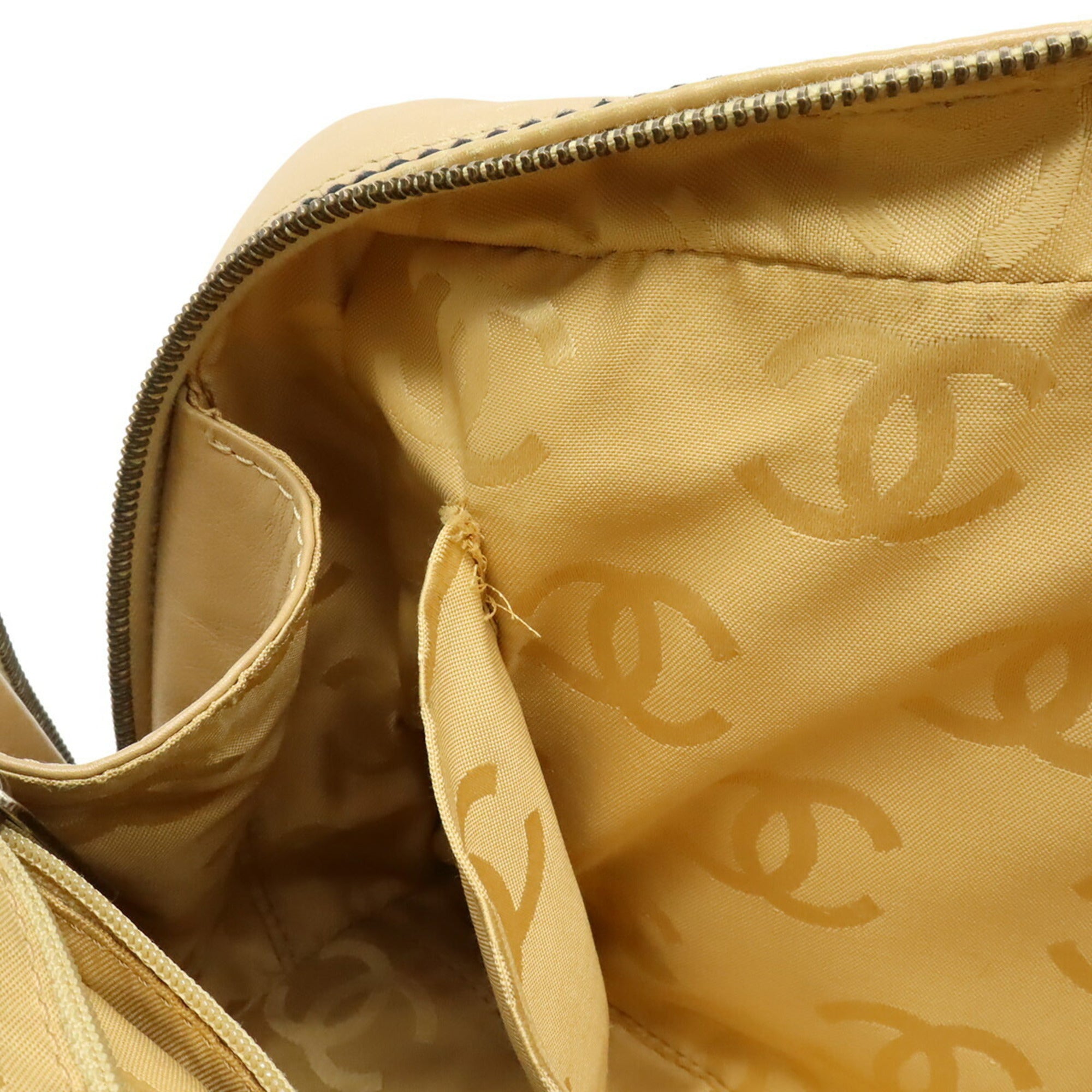 Chanel Wild Stitch Beige Leather Handbag (Pre-Owned)