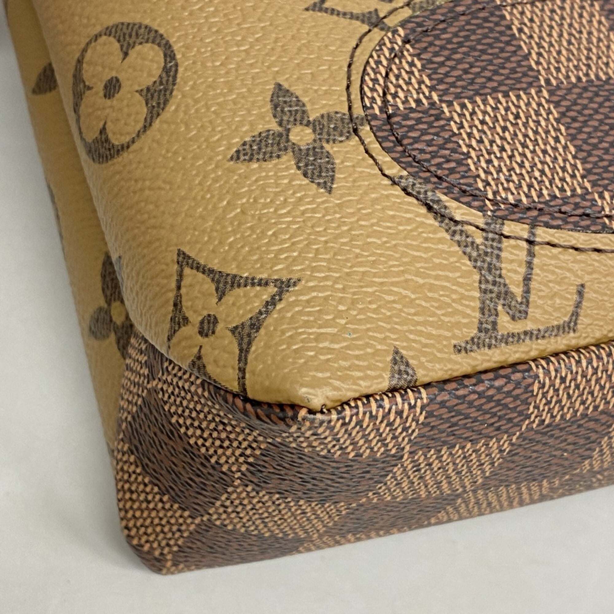 Louis Vuitton Brown Clutch Bag (Pre-Owned)