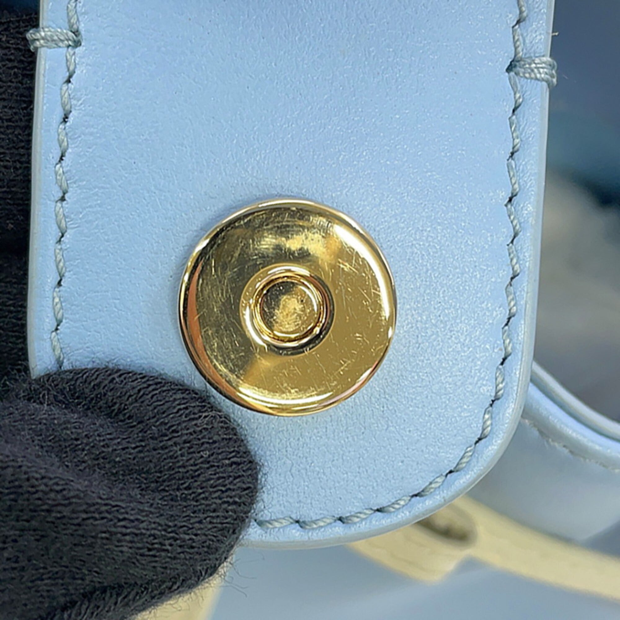 Salvatore Ferragamo Ivory Sky Blue Leather Handbag (Pre-Owned)
