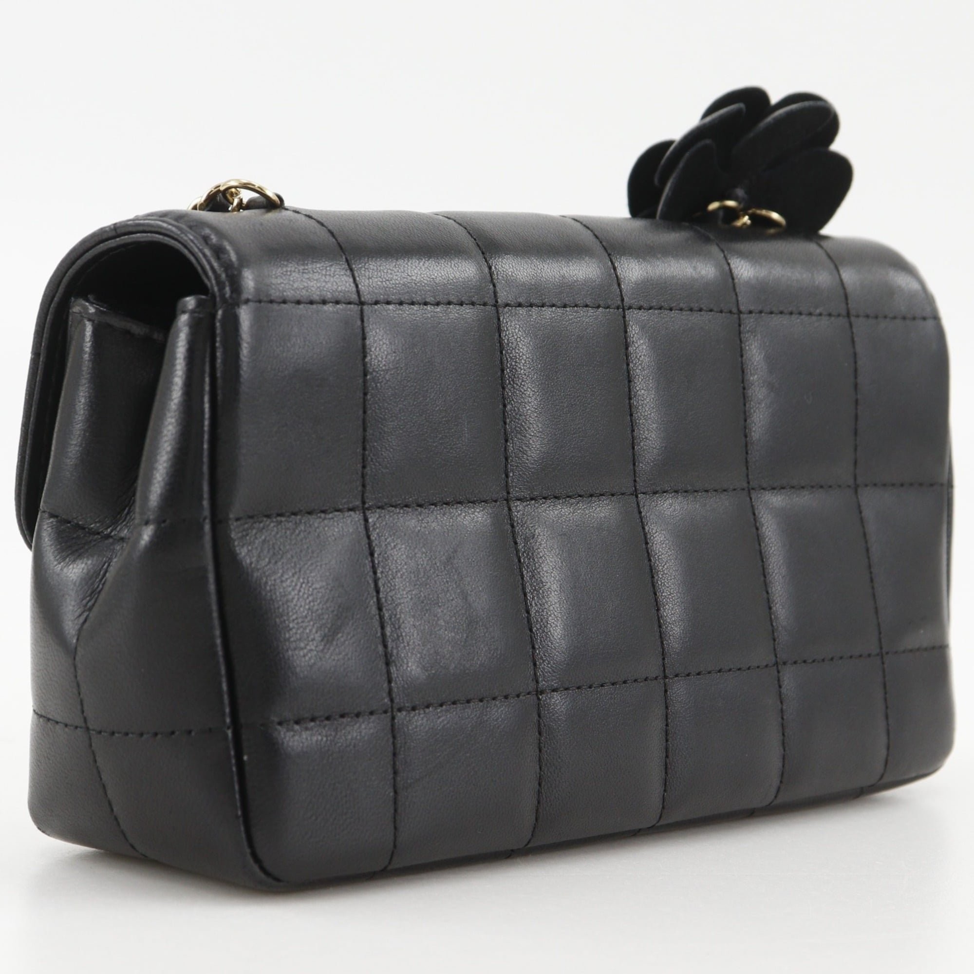 Chanel Chocolate Bar Black Leather Shoulder Bag (Pre-Owned)