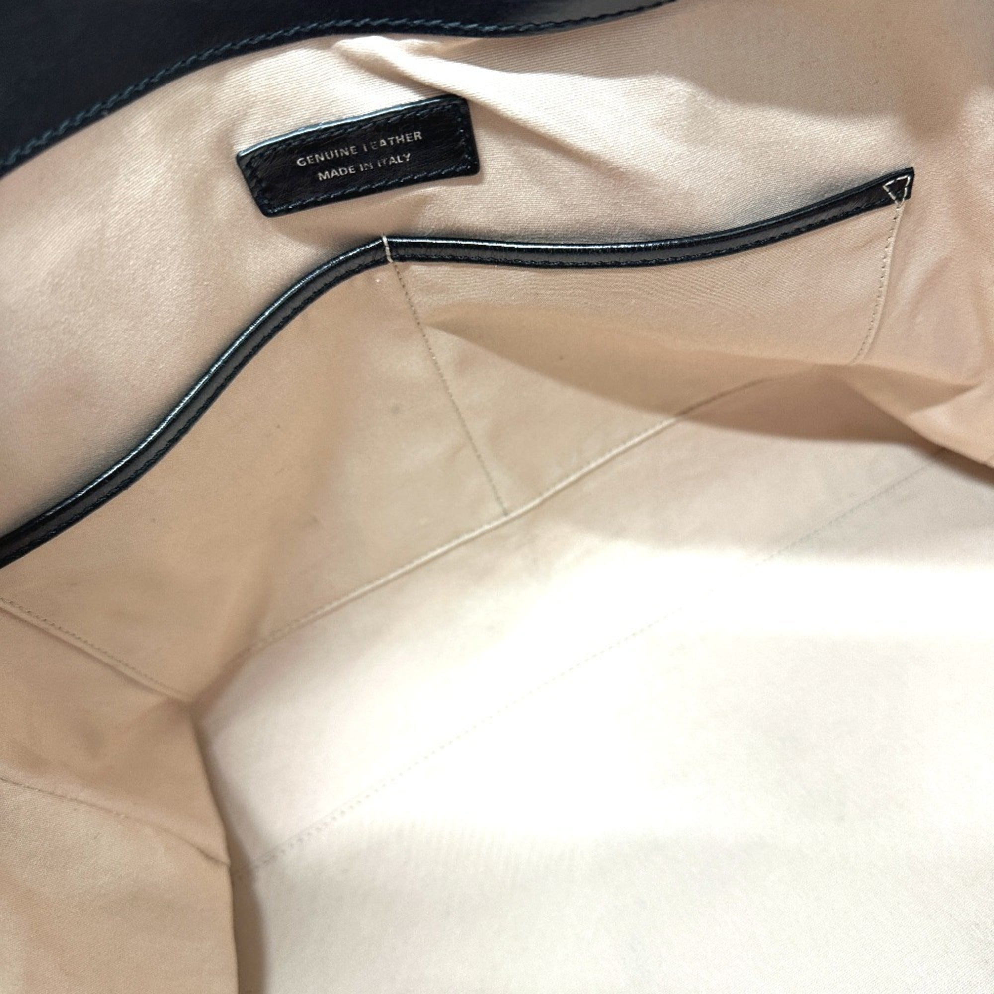 Tod's Black Leather Handbag (Pre-Owned)