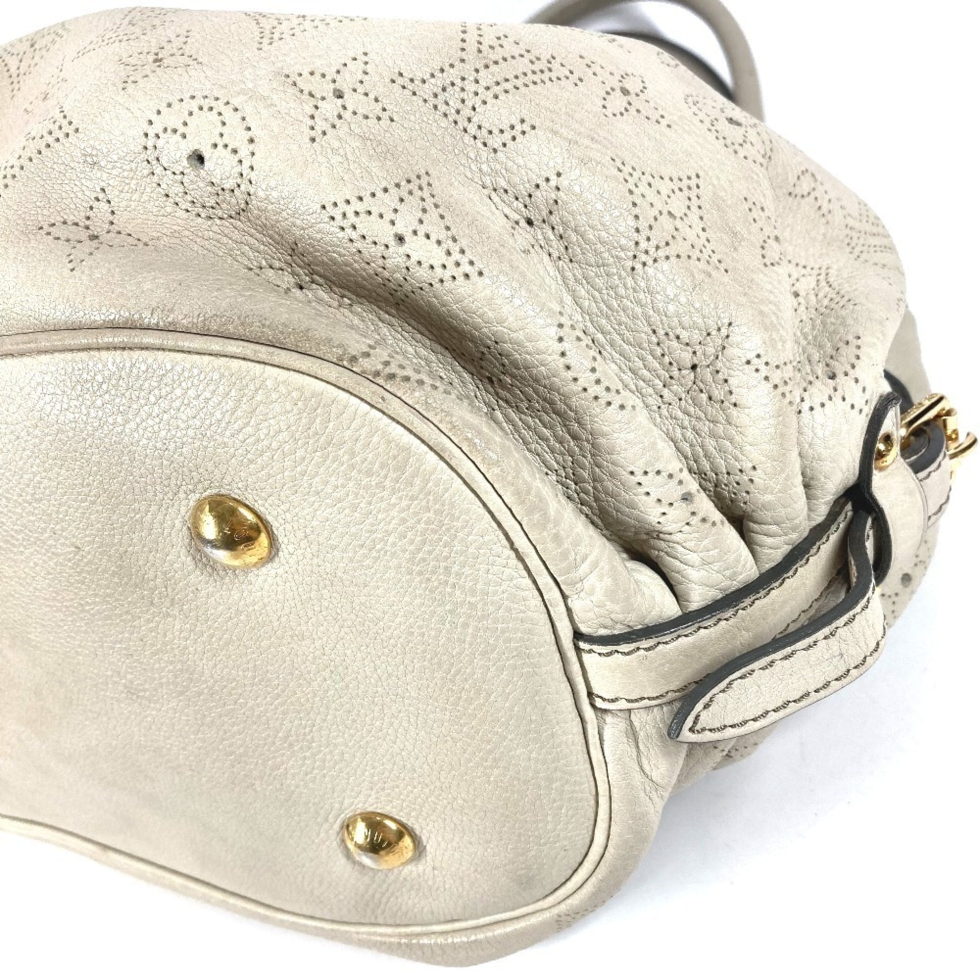 Louis Vuitton Mahina White Mahina Leather Handbag Shoulder Bag (Pre-Owned)