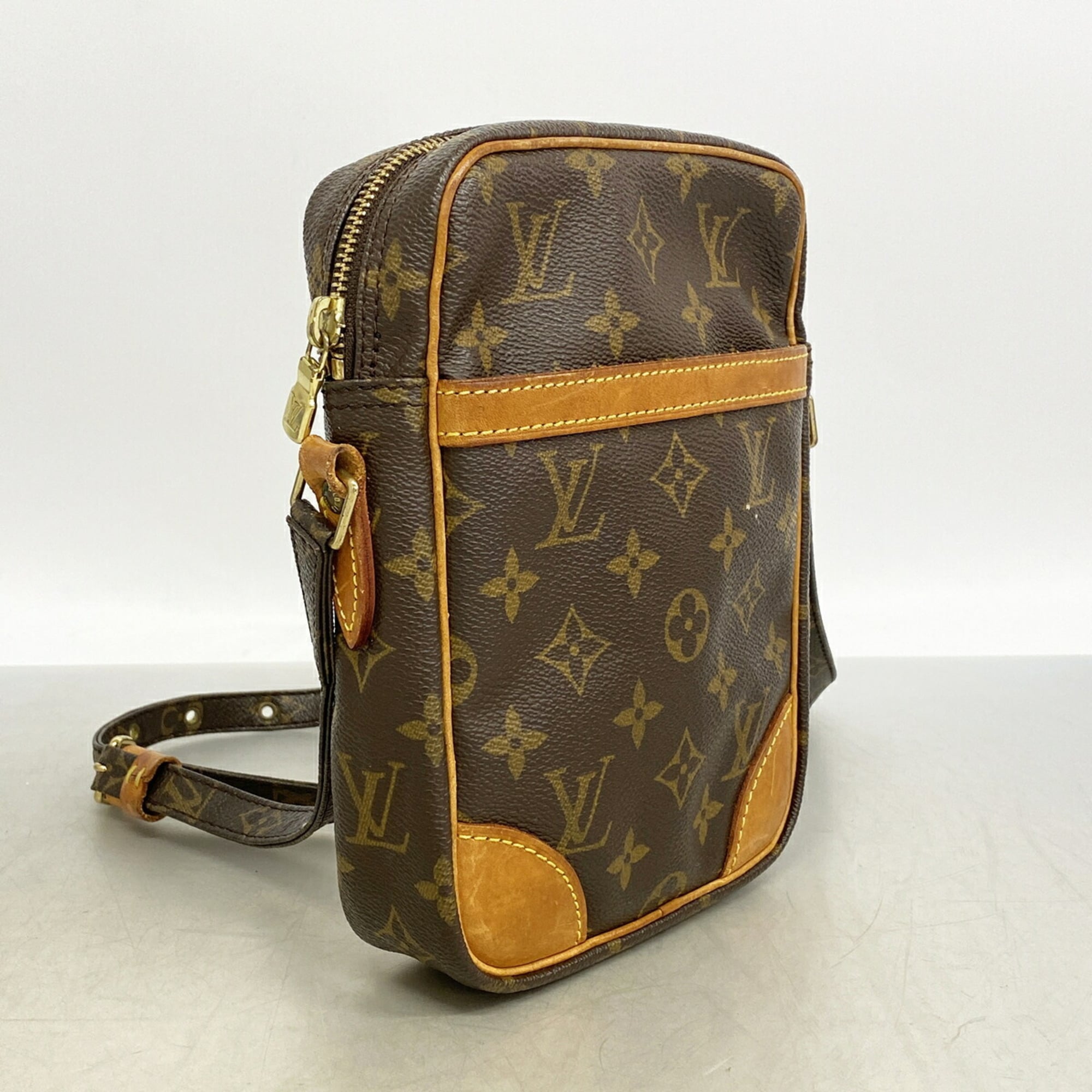 Louis Vuitton Brown Shoulder Bag (Pre-Owned)