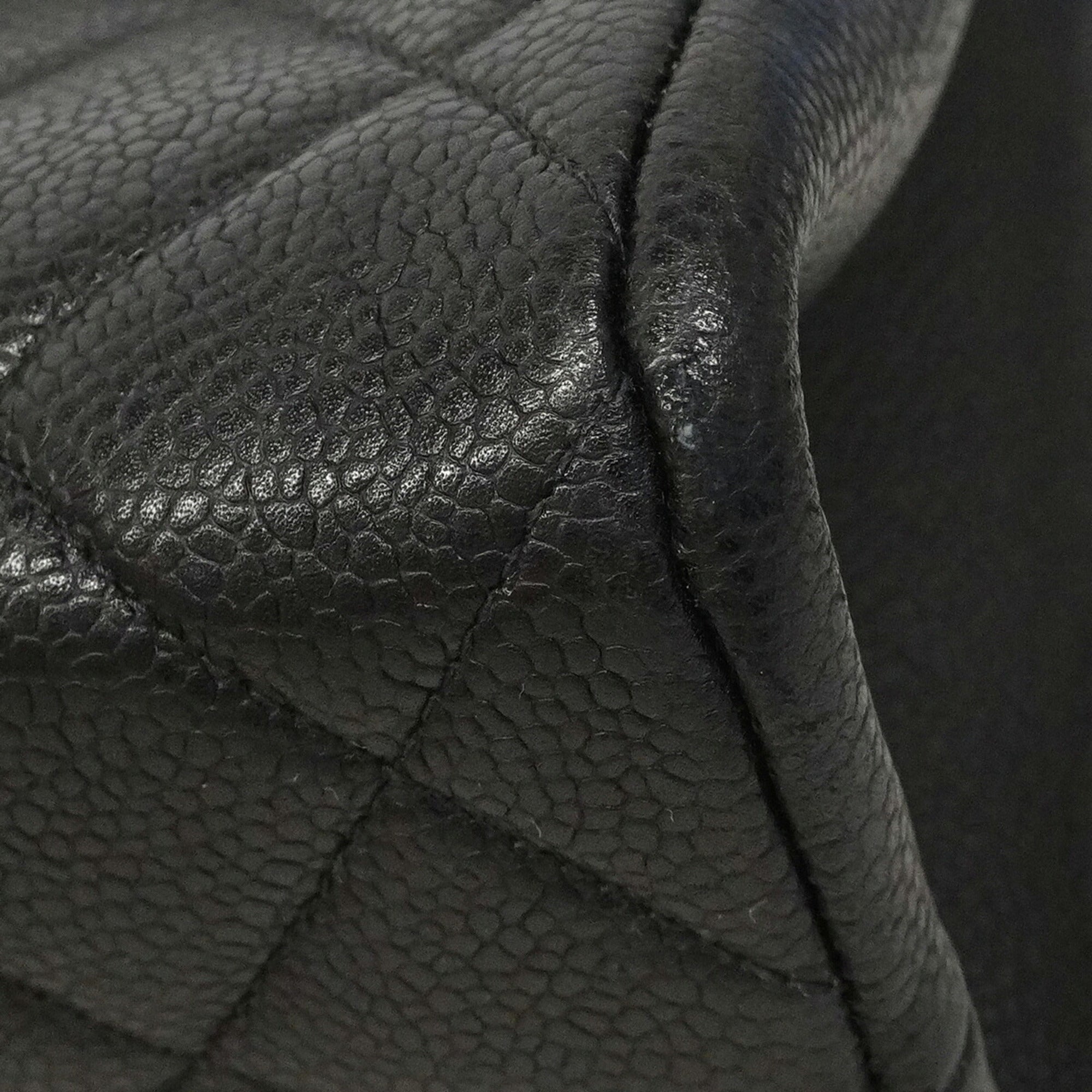 Chanel Black Grained Calfskin Shoulder Bag (Pre-Owned)