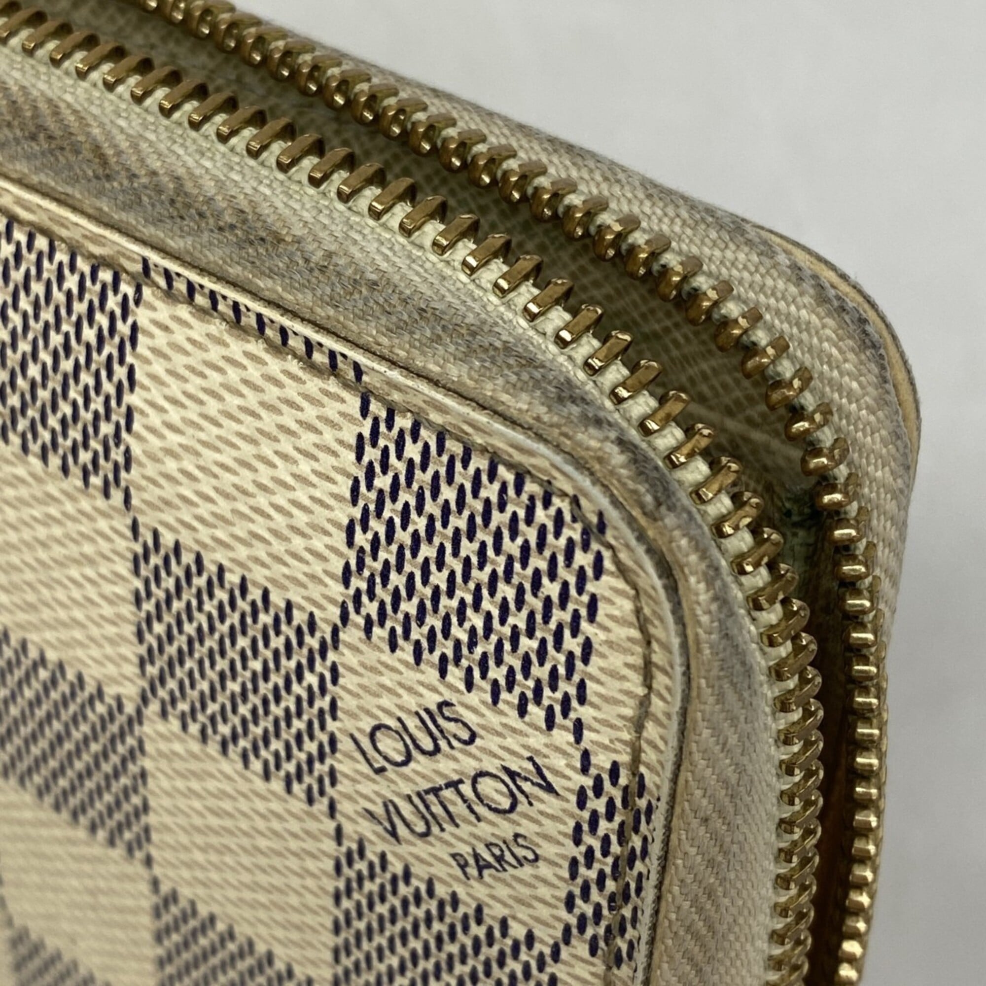 Louis Vuitton White Long Wallet (Bi-Fold) (Pre-Owned)