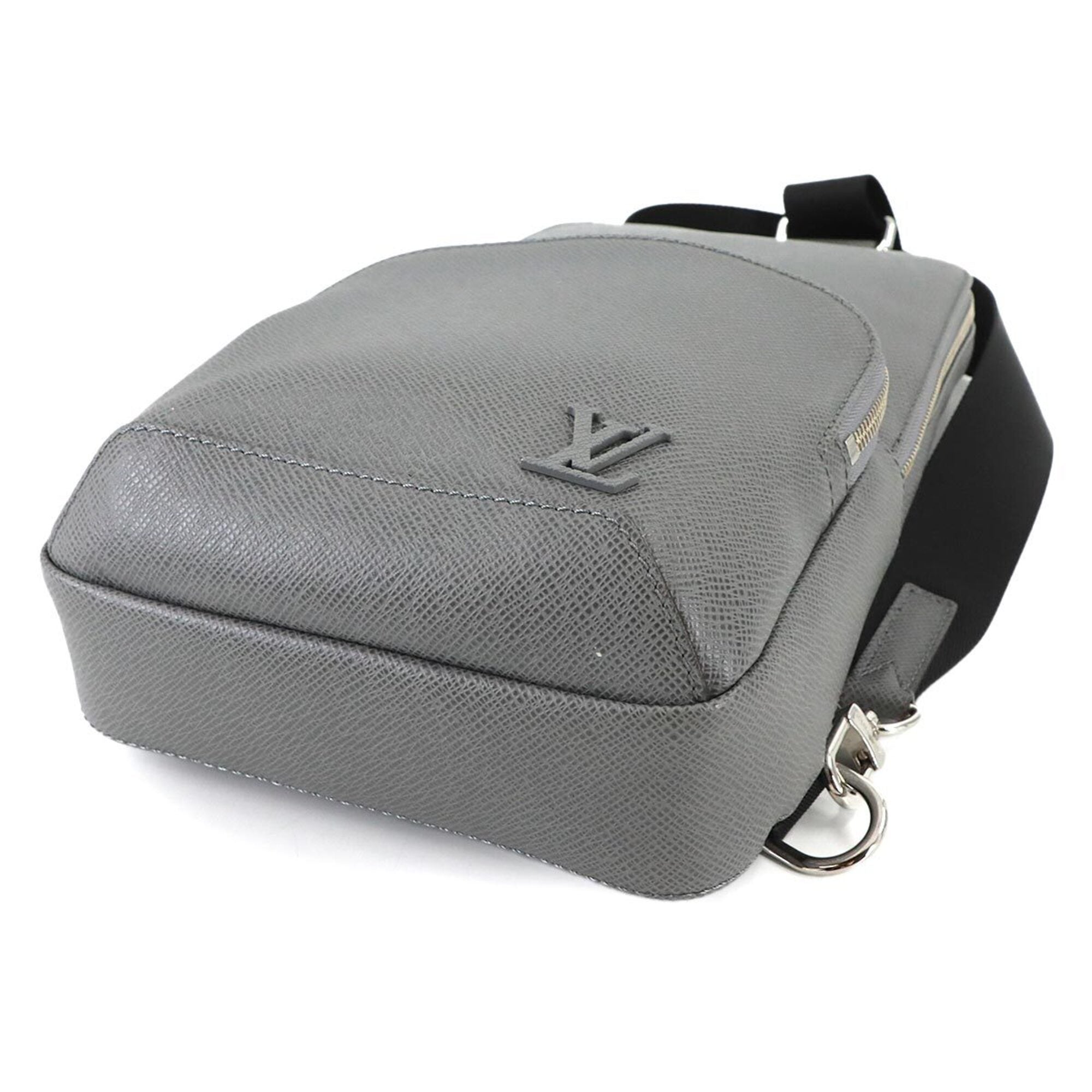 Louis Vuitton Gris Taiga Leather Leather Handbag Sling Bag (Pre-Owned)