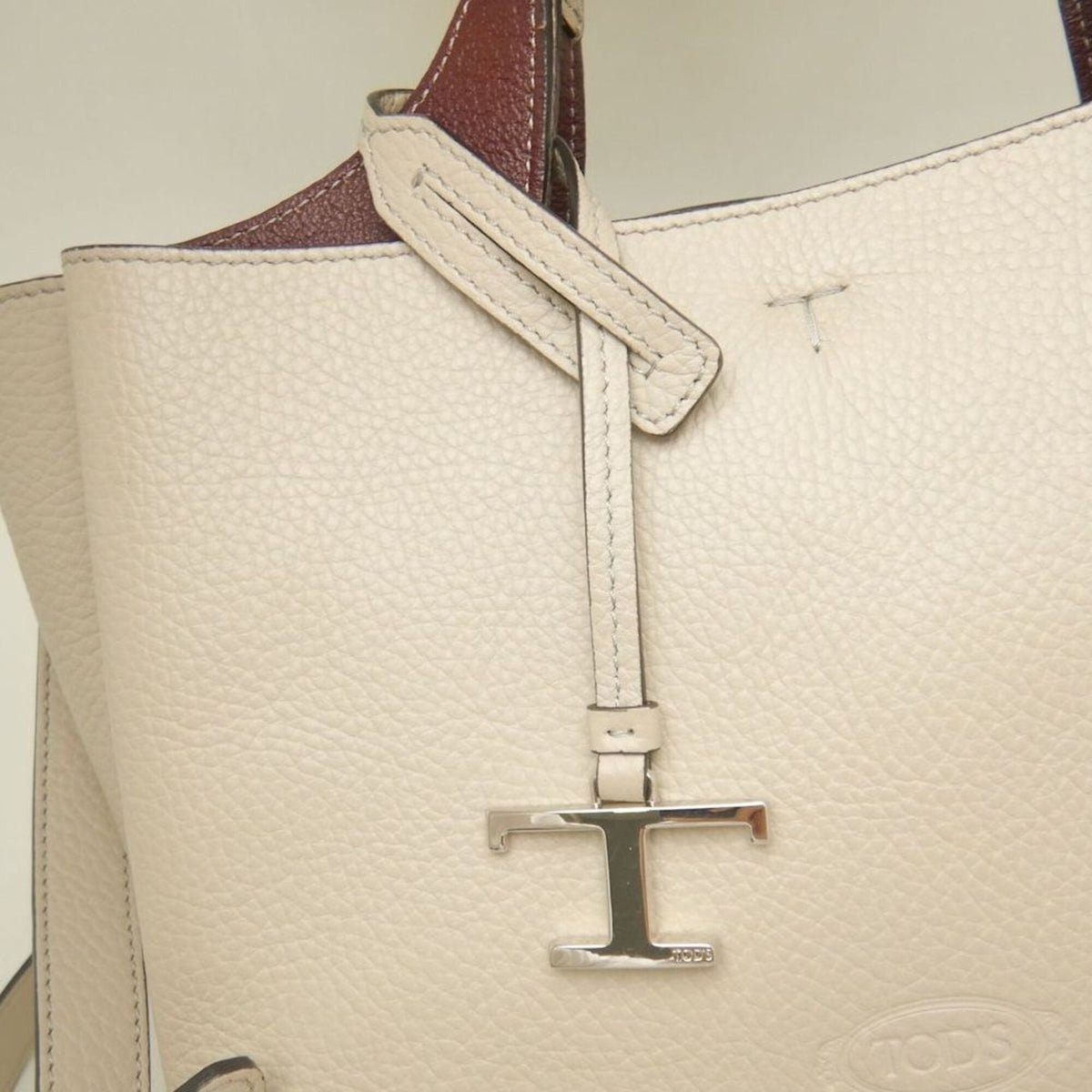 Tod's Cream Leather Handbag (Pre-Owned)