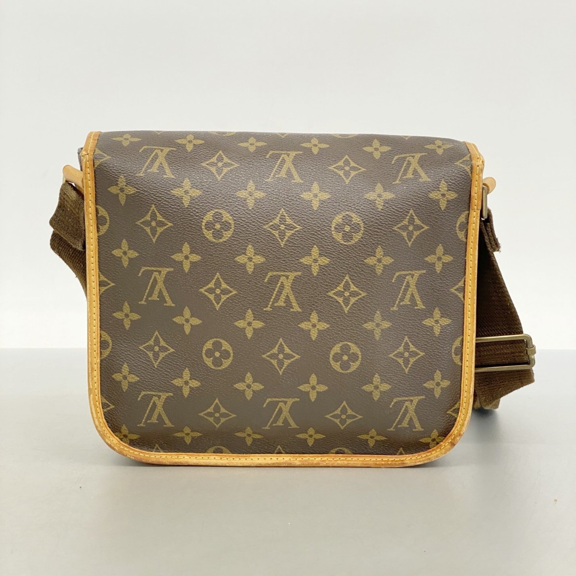 Louis Vuitton Brown Shoulder Bag (Pre-Owned)