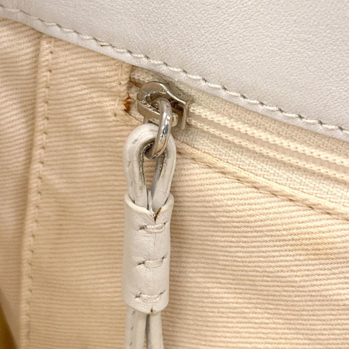 Loewe White Leather Tote Bag (Pre-Owned)