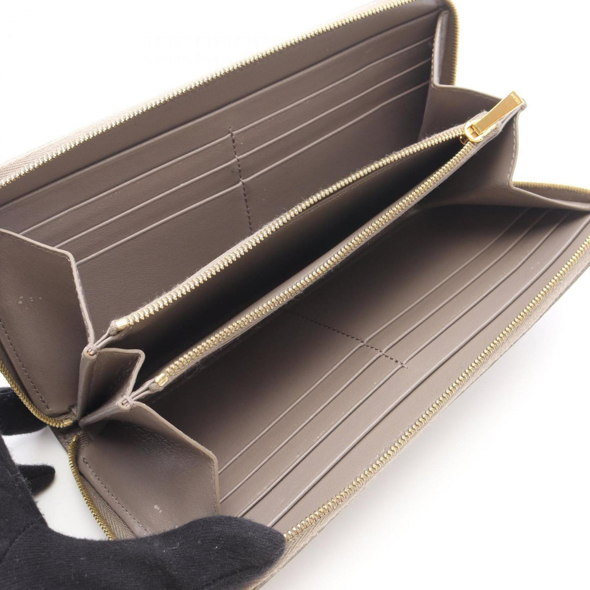Celine Beige Leather Long Wallet (Bi-Fold) (Pre-Owned)