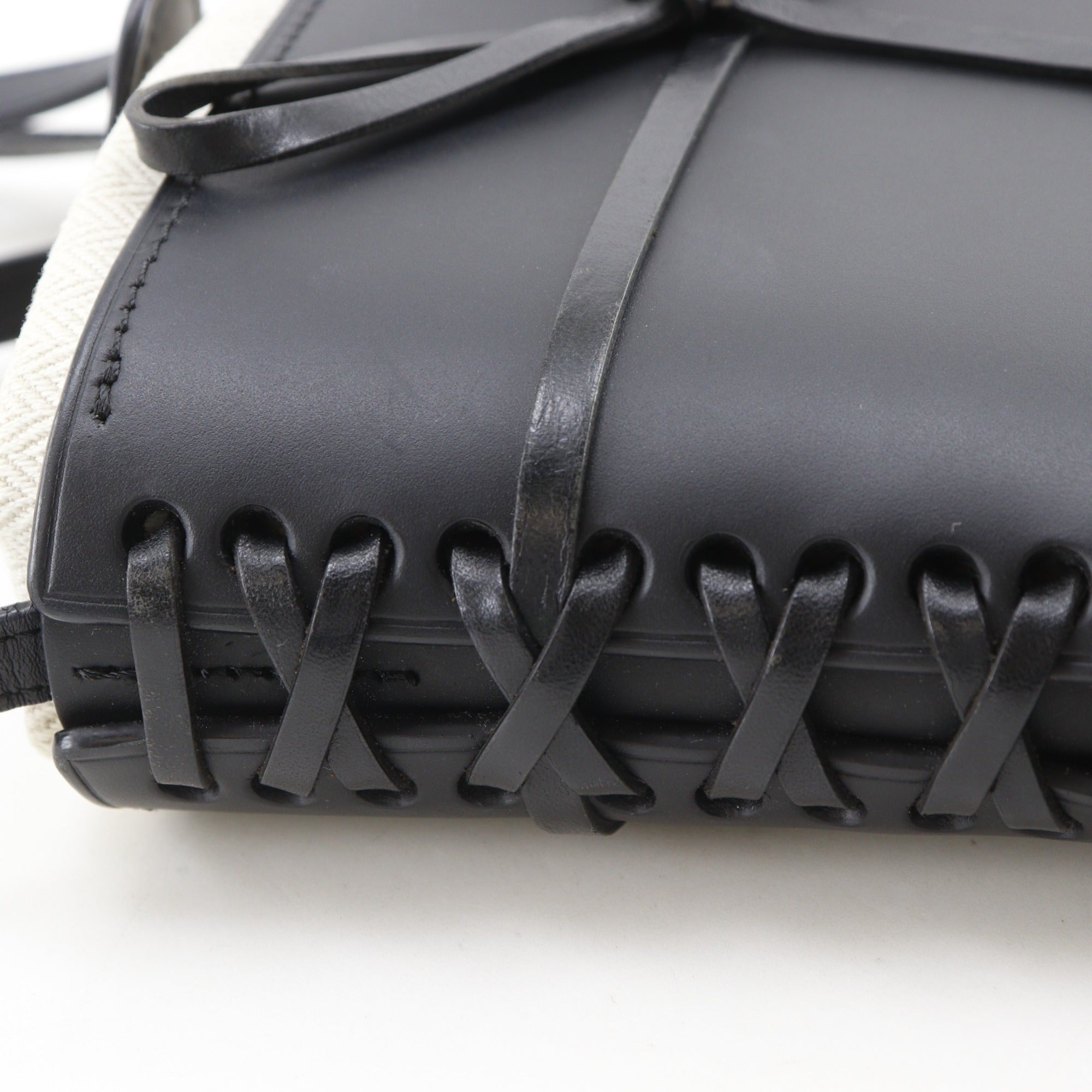 Loewe Black Leather Shoulder Bag (Pre-Owned)
