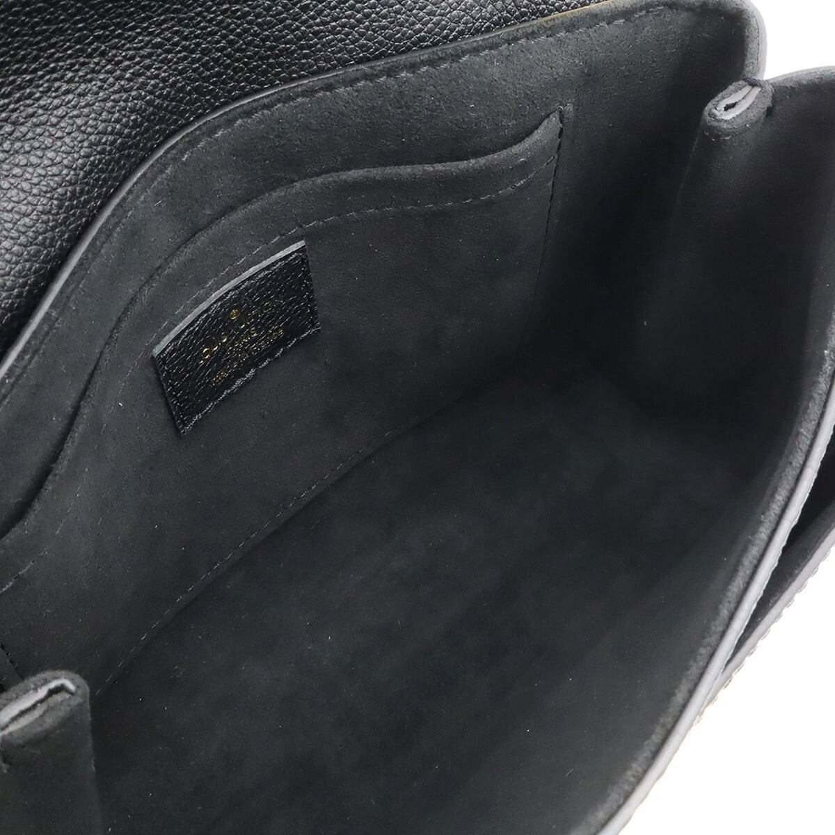 Louis Vuitton Noir Leather Shoulder Bag (Pre-Owned)
