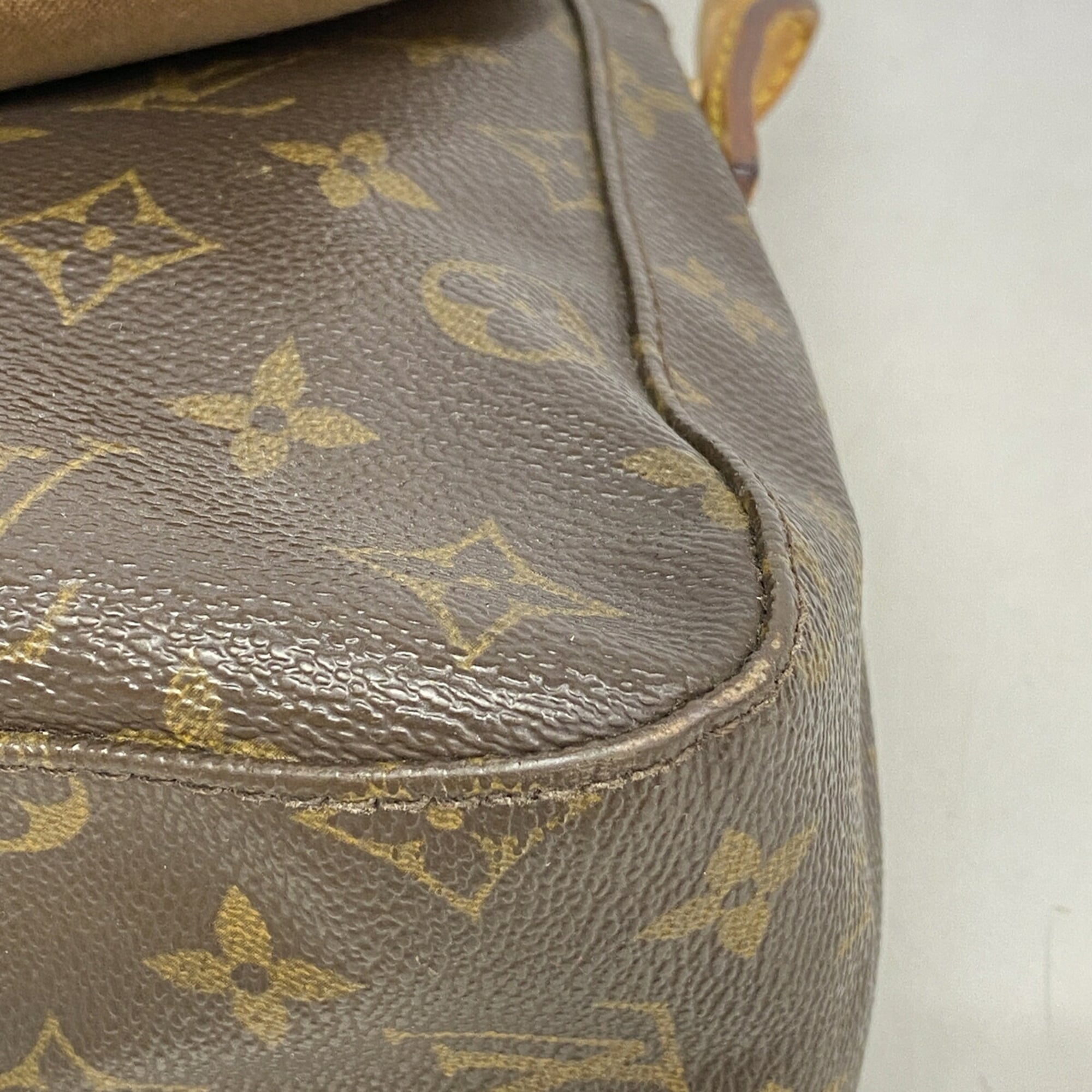 Louis Vuitton Brown Shoulder Bag (Pre-Owned)