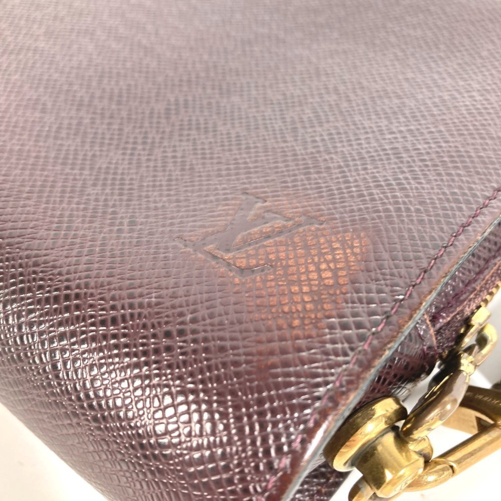 Louis Vuitton Acajou Purple Taiga Leather Leather Clutch Bag (Pre-Owned)