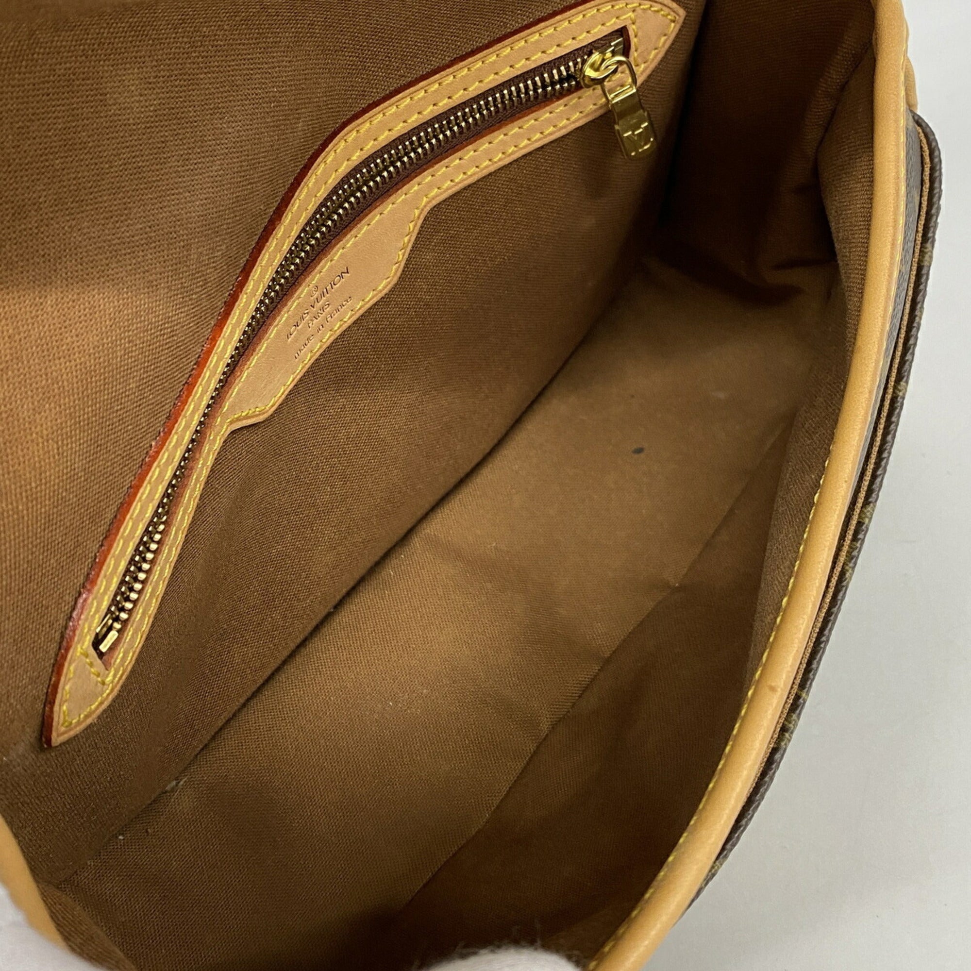 Louis Vuitton Brown Shoulder Bag (Pre-Owned)