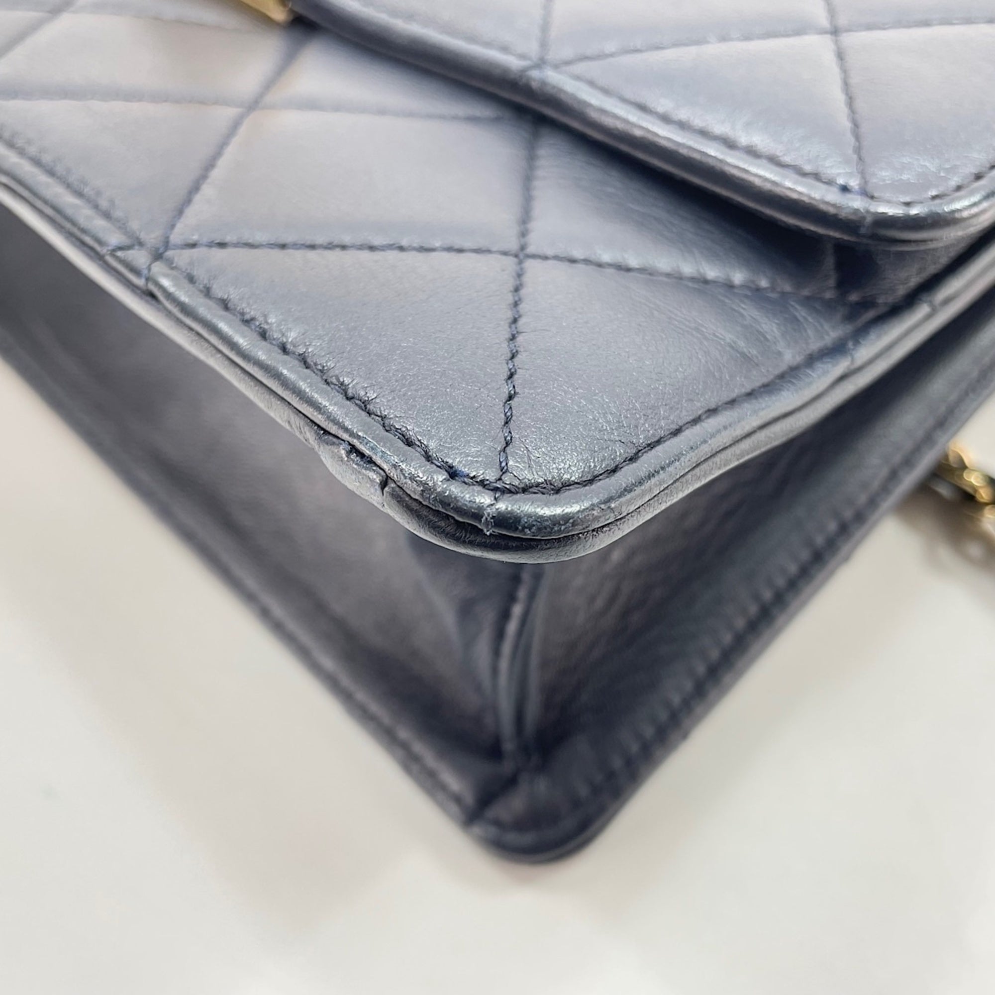 Chanel Navy Shoulder Bag (Pre-Owned)