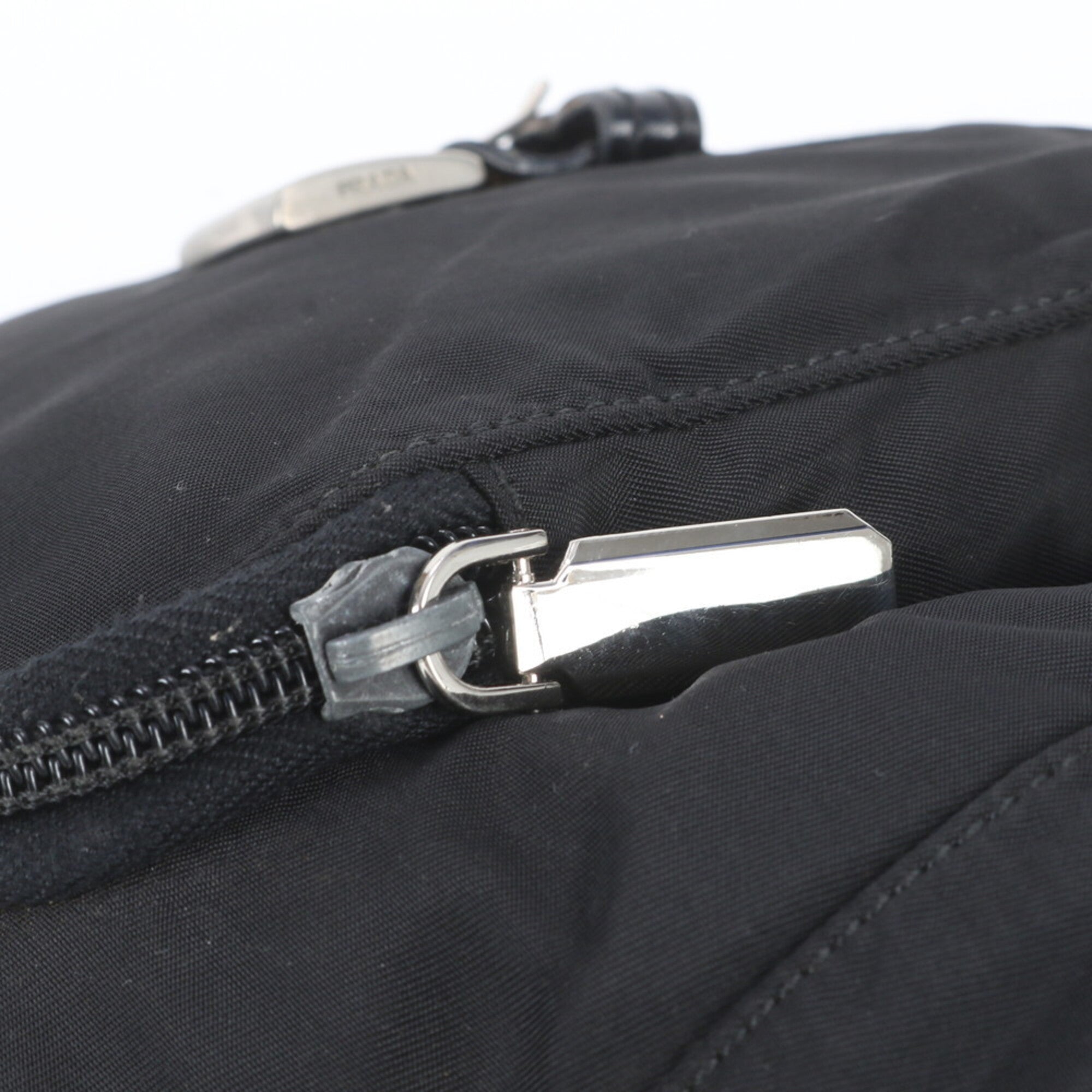 Prada Black Leather Nylon Messenger Bag Shoulder Bag (Pre-Owned)