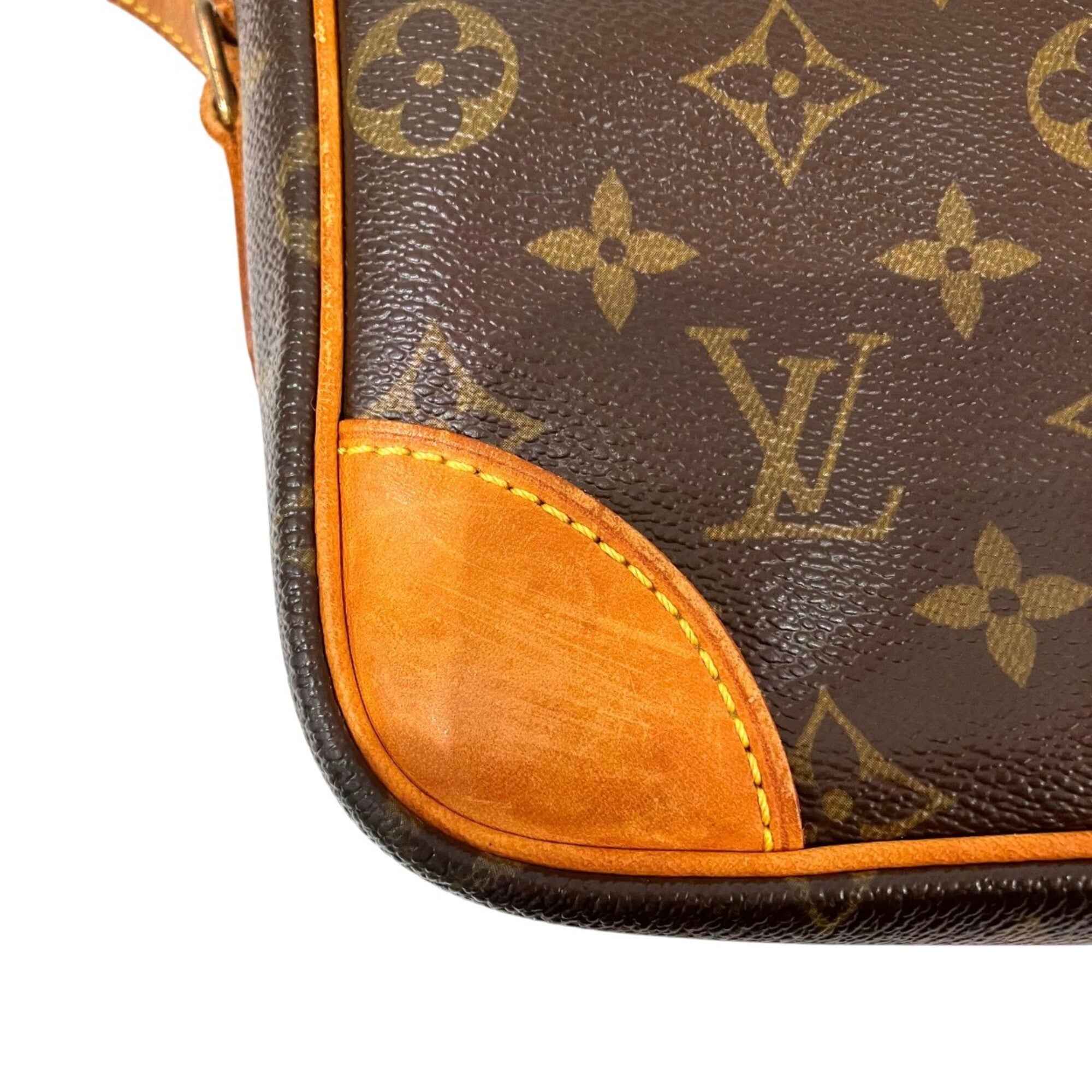 Louis Vuitton Brown Shoulder Bag (Pre-Owned)