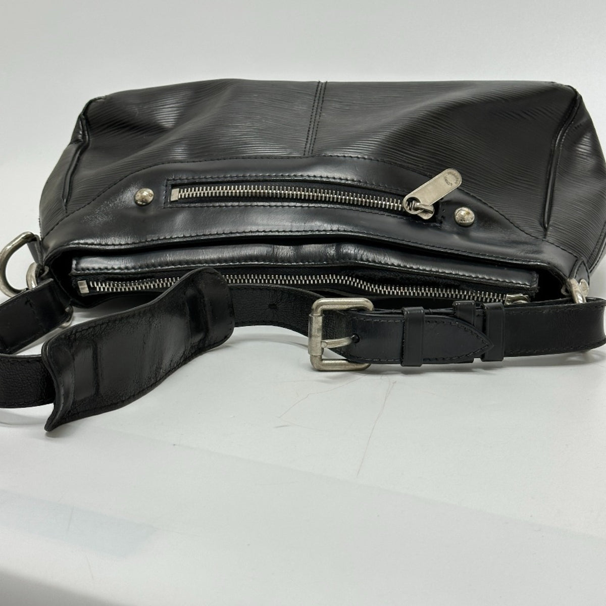 Louis Vuitton Black Leather Handbag (Pre-Owned)