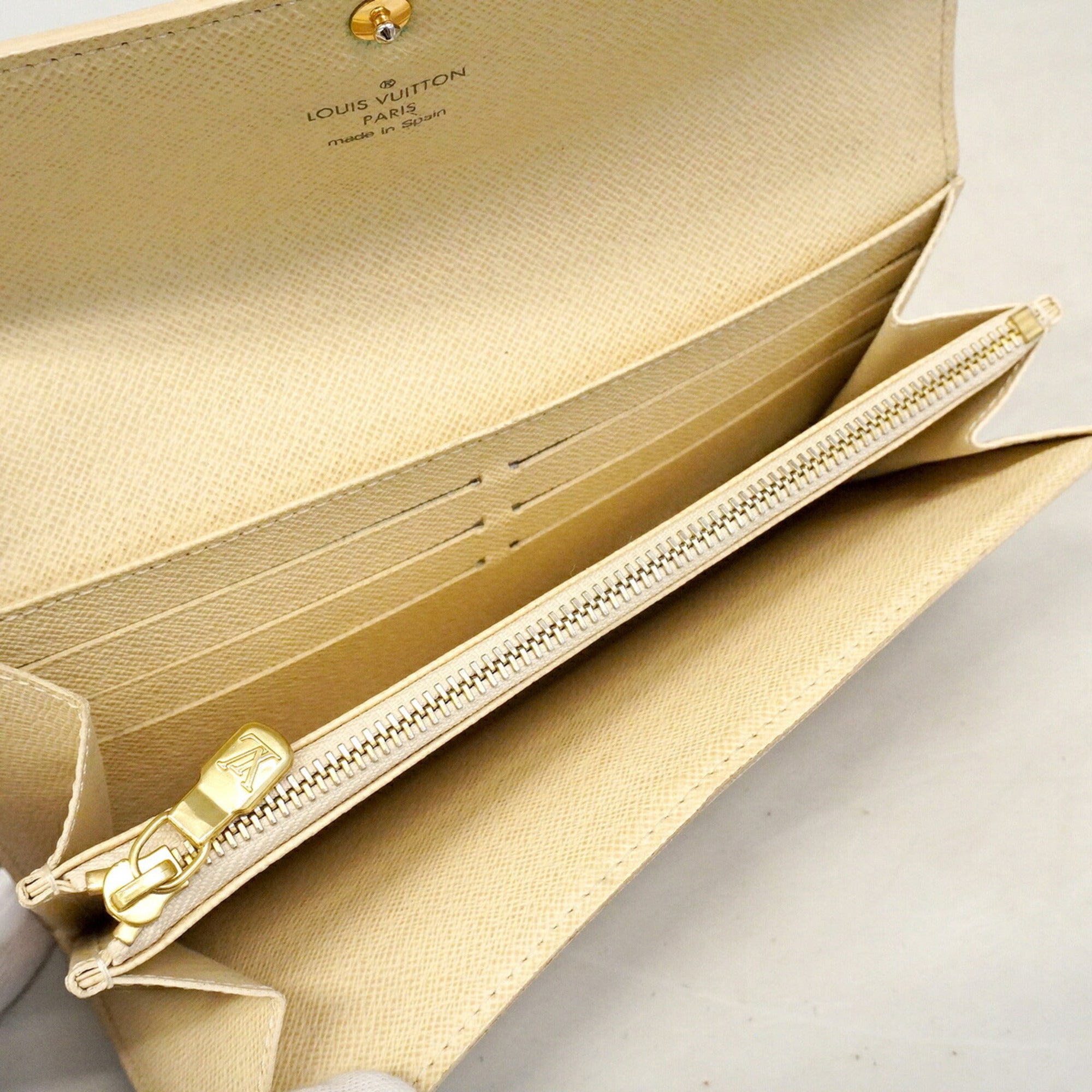 Louis Vuitton White Long Wallet (Bi-Fold) (Pre-Owned)