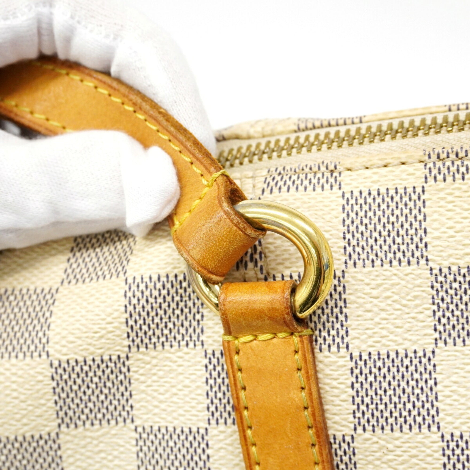 Louis Vuitton White Tote Bag (Pre-Owned)