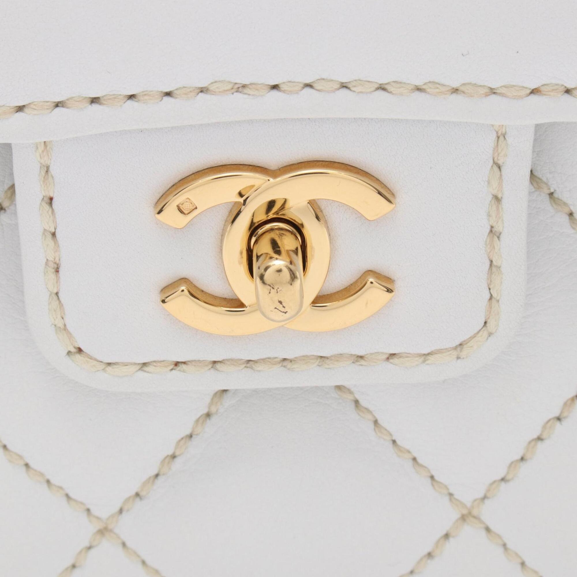 Chanel White Leather Handbag (Pre-Owned)