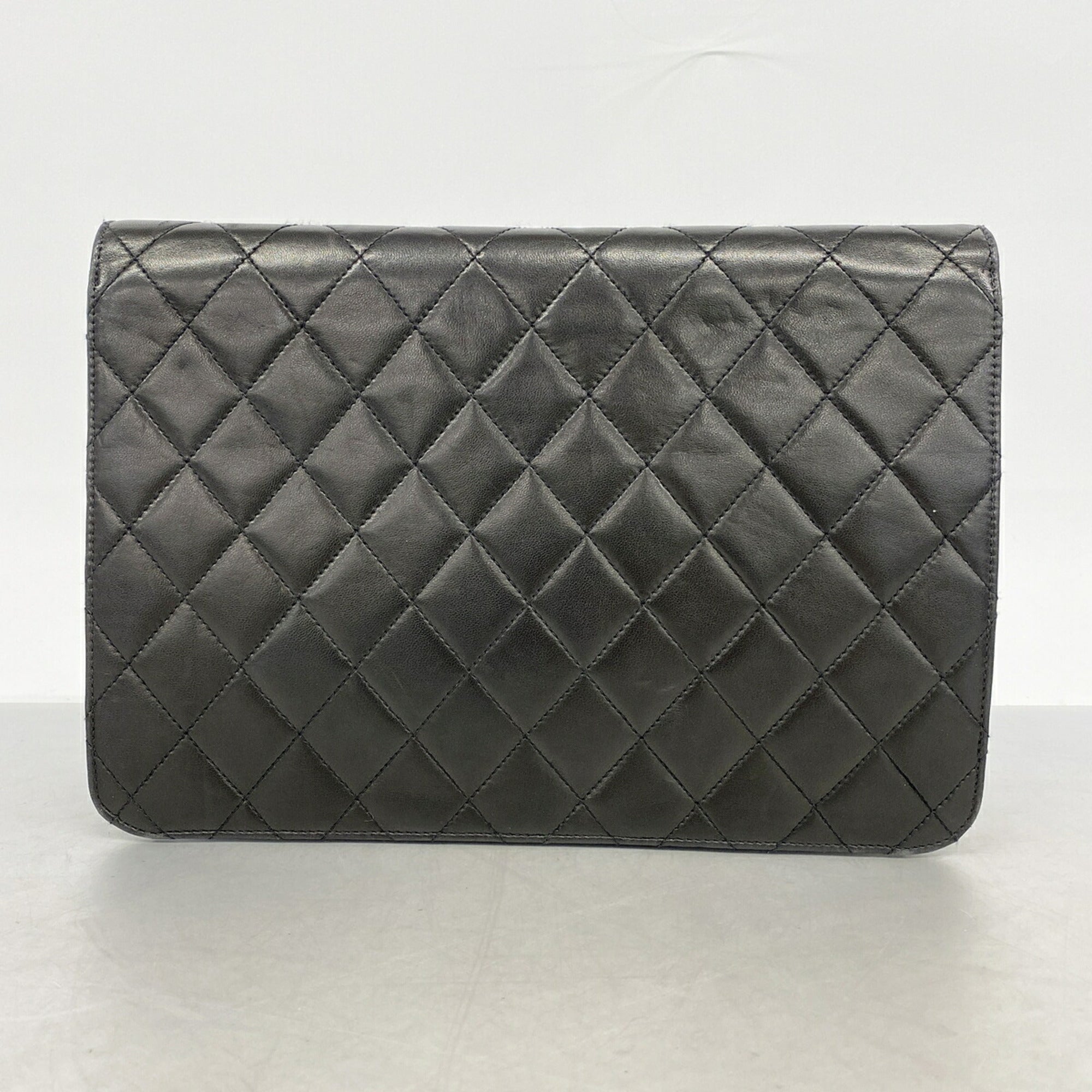 Chanel Black Leather Shoulder Bag (Pre-Owned)