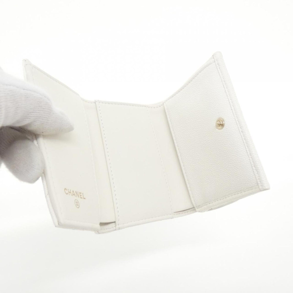 Chanel White Grained Calfskin Wallet (Tri-Fold) (Pre-Owned)