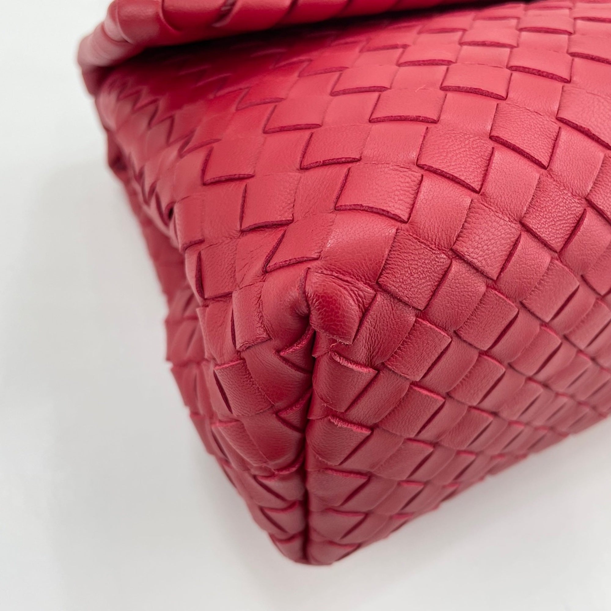 Bottega Veneta Red Color Intrecciato Shoulder Bag (Pre-Owned)