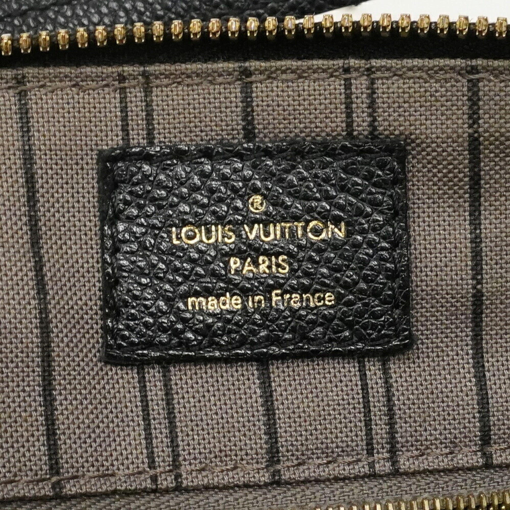 Louis Vuitton Noir Handbag (Pre-Owned)