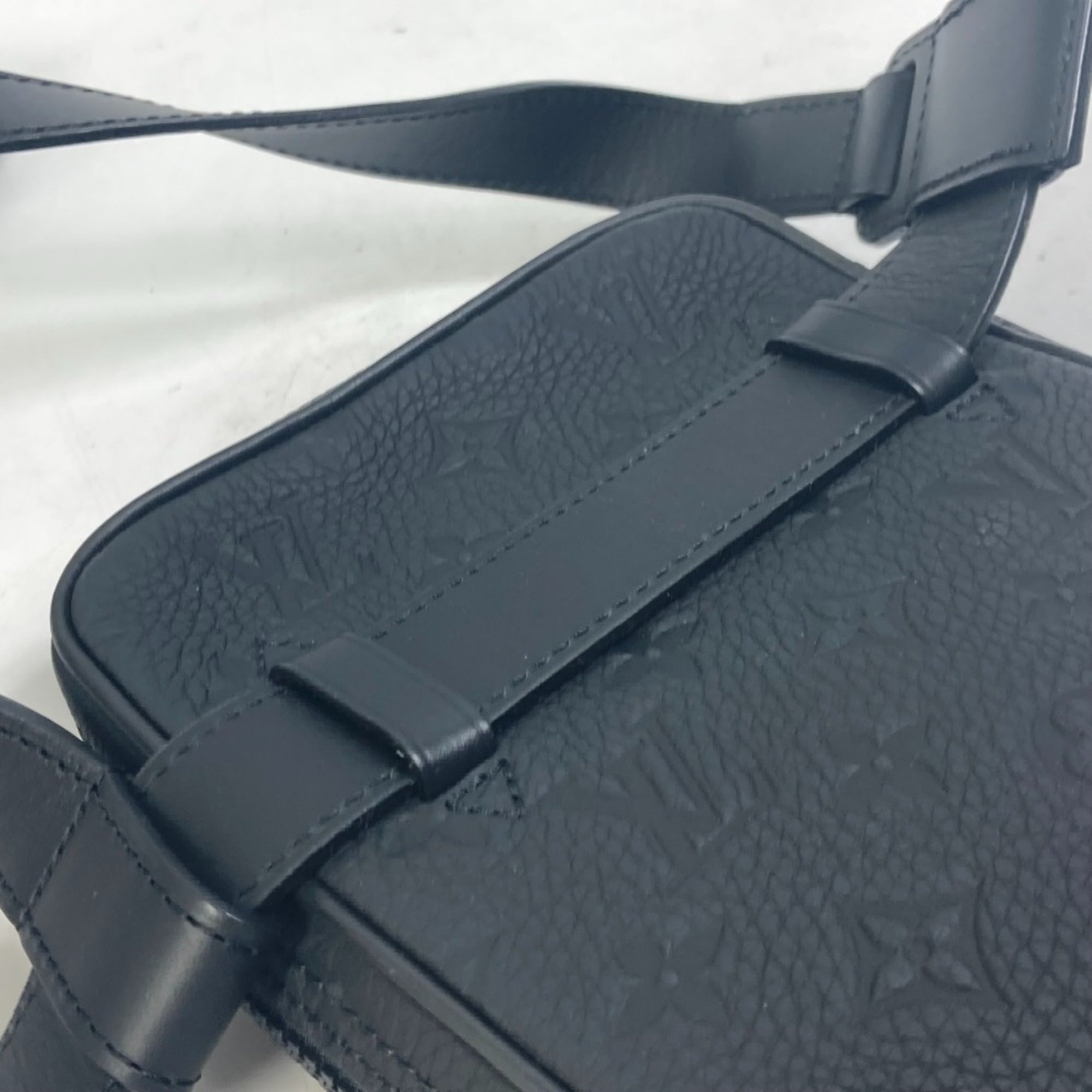 Louis Vuitton Black Orange Leather Shoulder Bag Sling Bag (Pre-Owned)