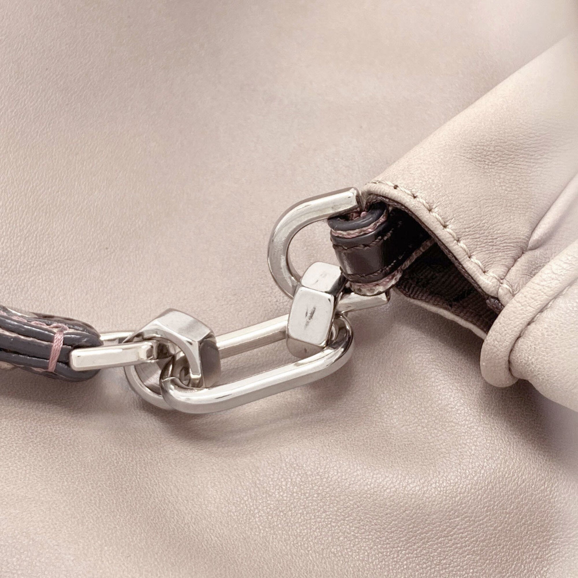 Loewe Grayish Leather Shoulder Bag (Pre-Owned)