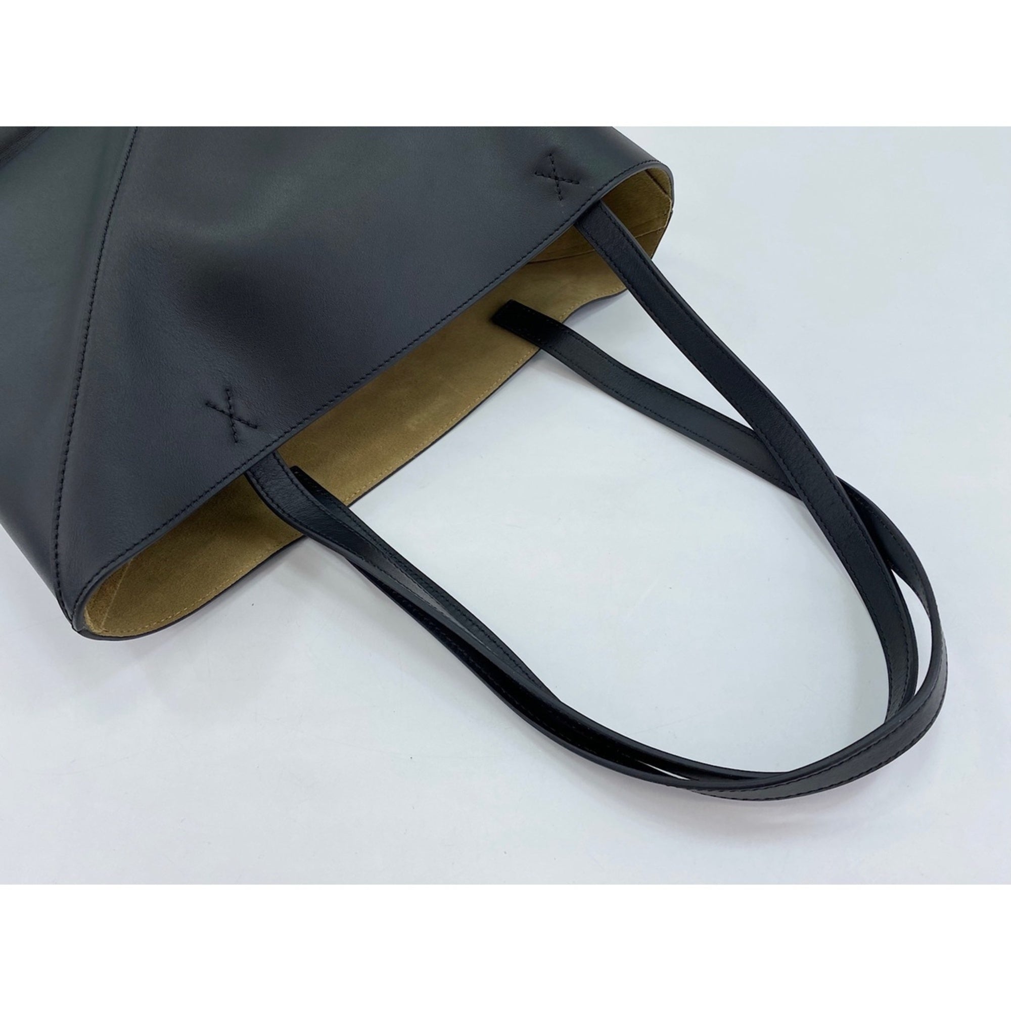 Loewe Black Handbag (Pre-Owned)
