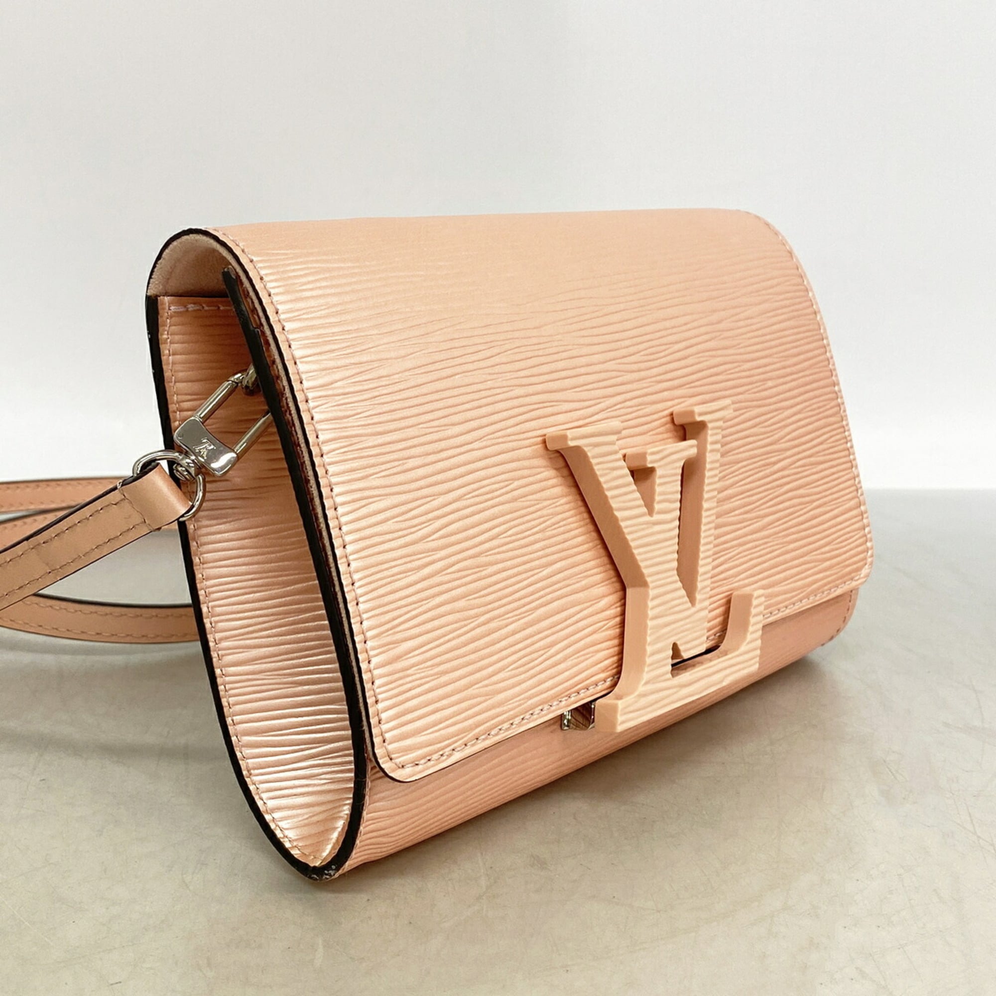 Louis Vuitton Rose Clair Shoulder Bag (Pre-Owned)