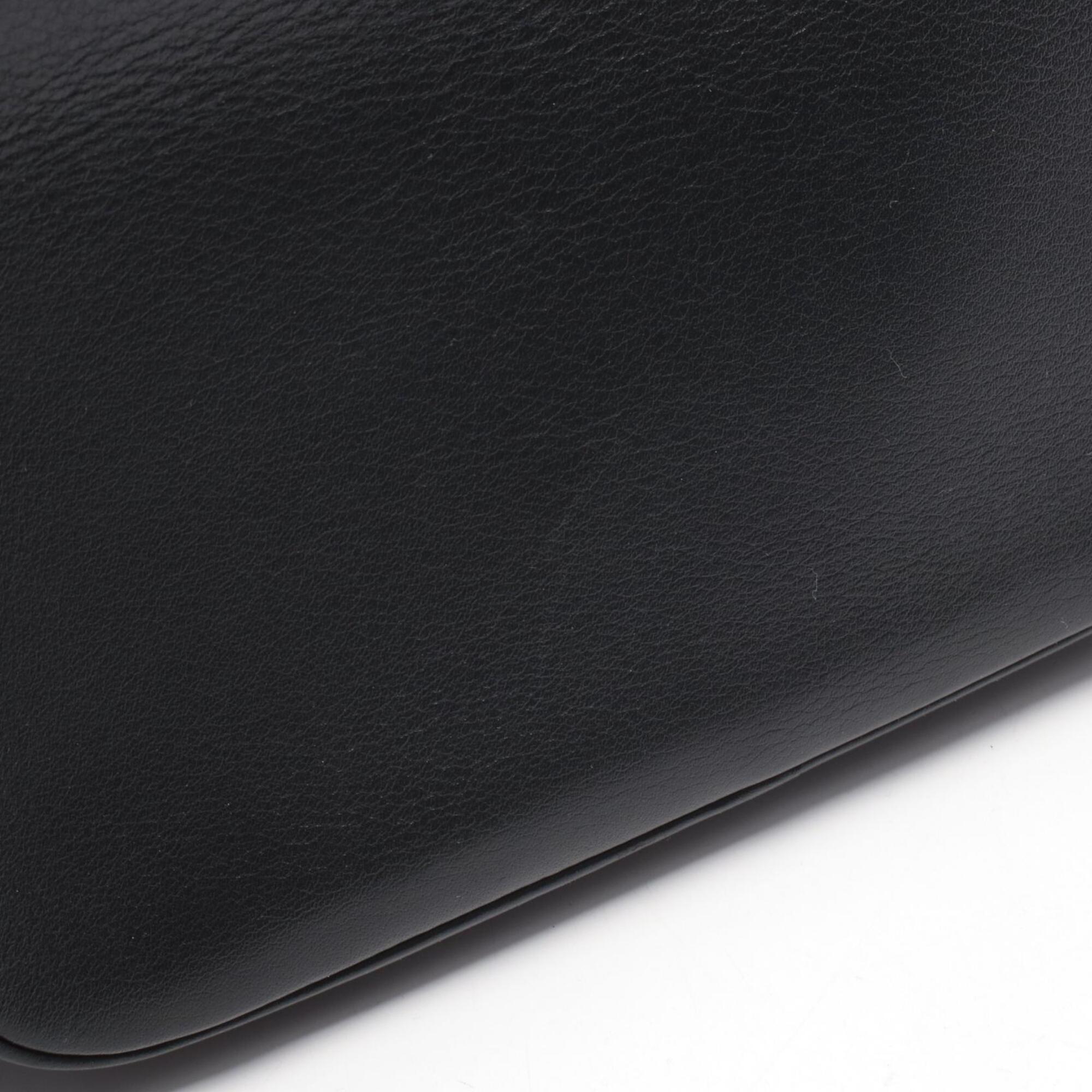 Louis Vuitton Black Leather Handbag Pouch Shoulder Bag (Pre-Owned)