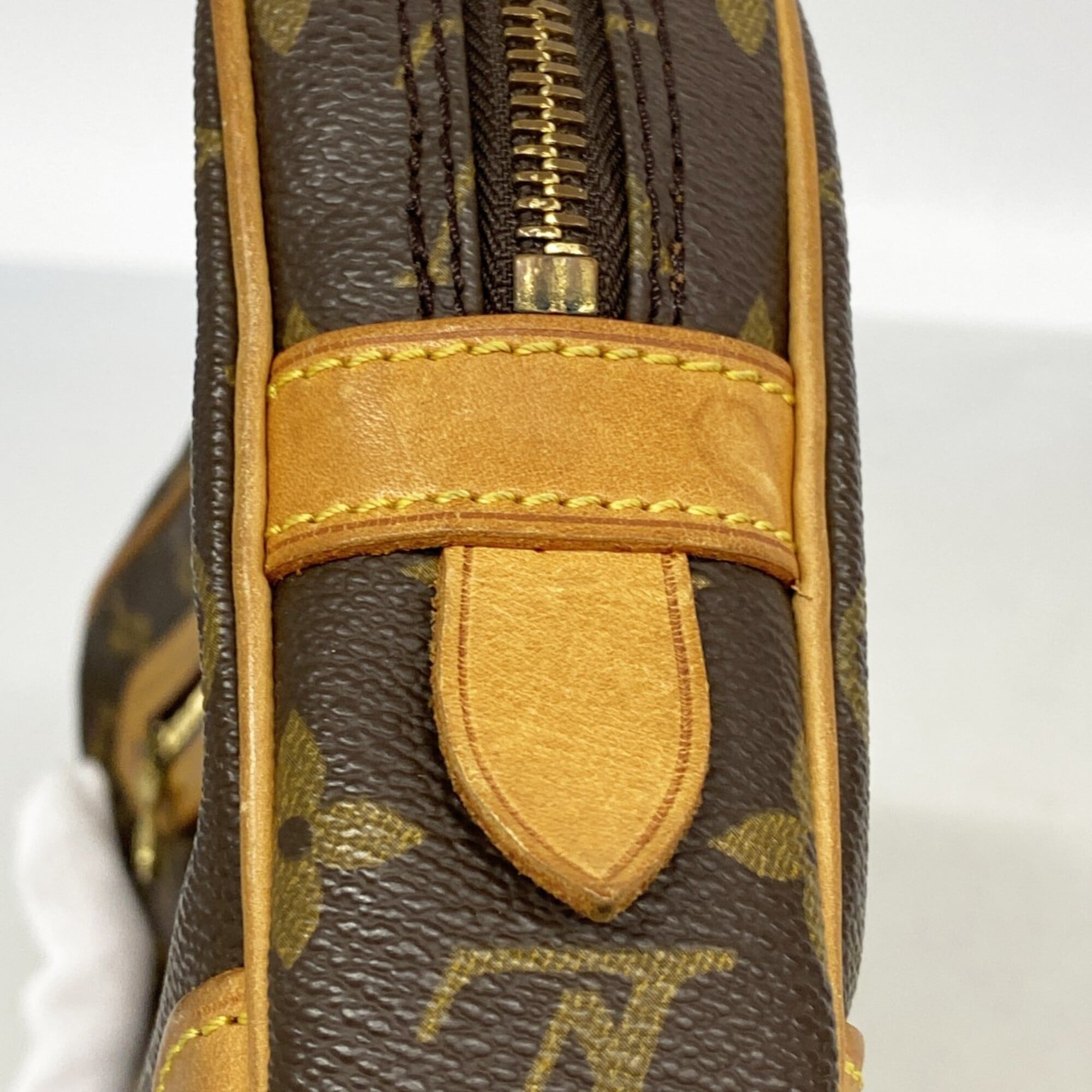 Louis Vuitton Brown Clutch Bag (Pre-Owned)