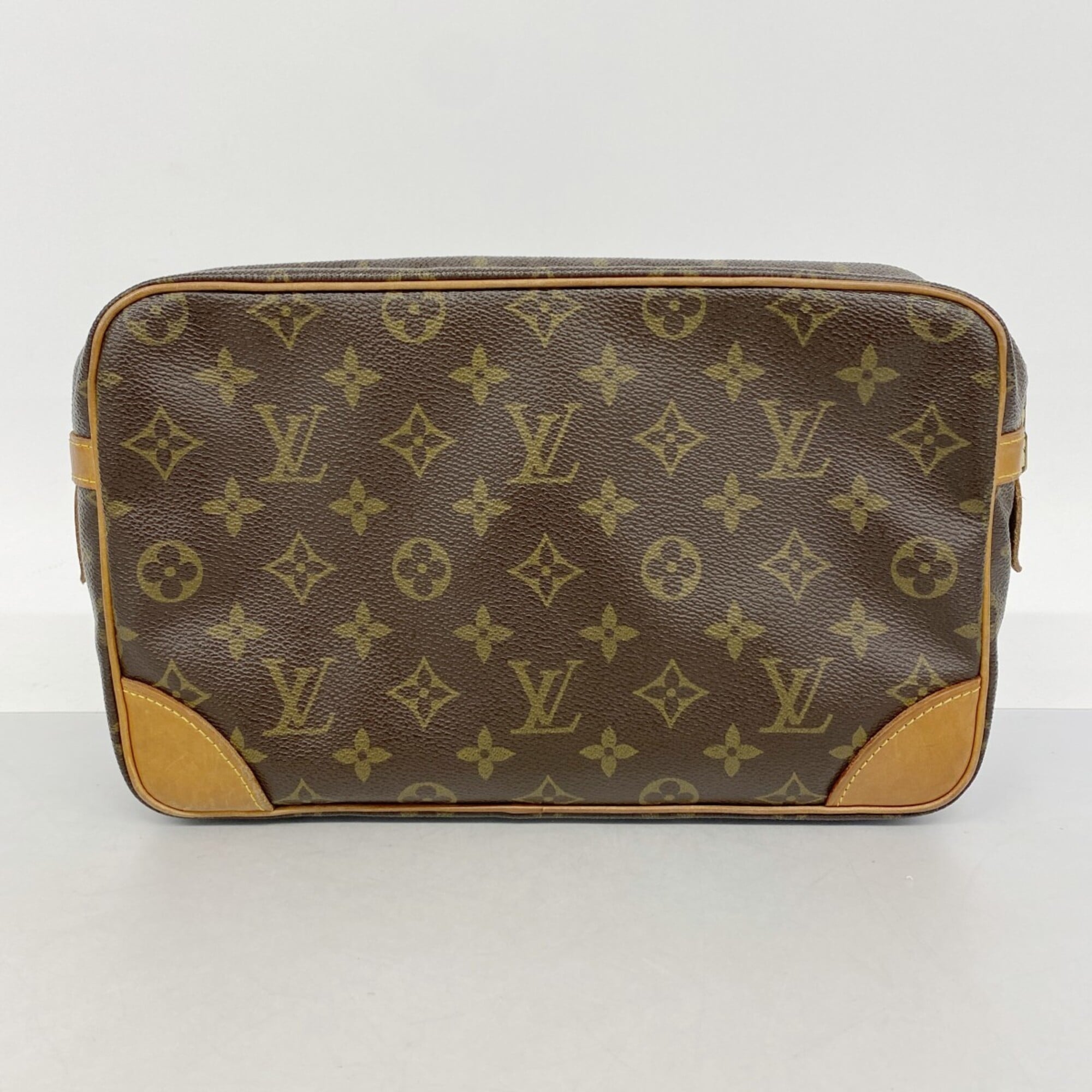 Louis Vuitton Brown Clutch Bag (Pre-Owned)