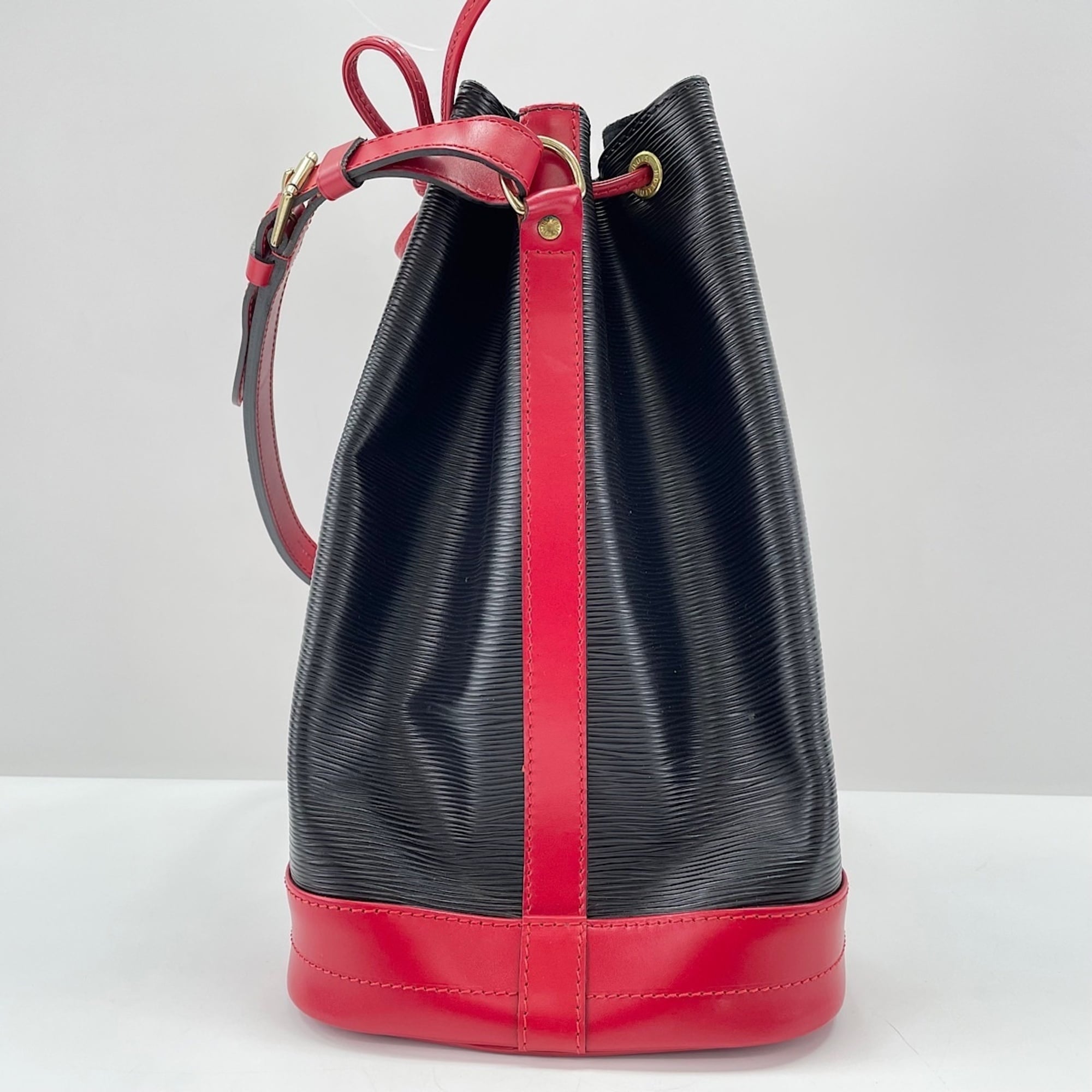 Louis Vuitton Black Shoulder Bag (Pre-Owned)
